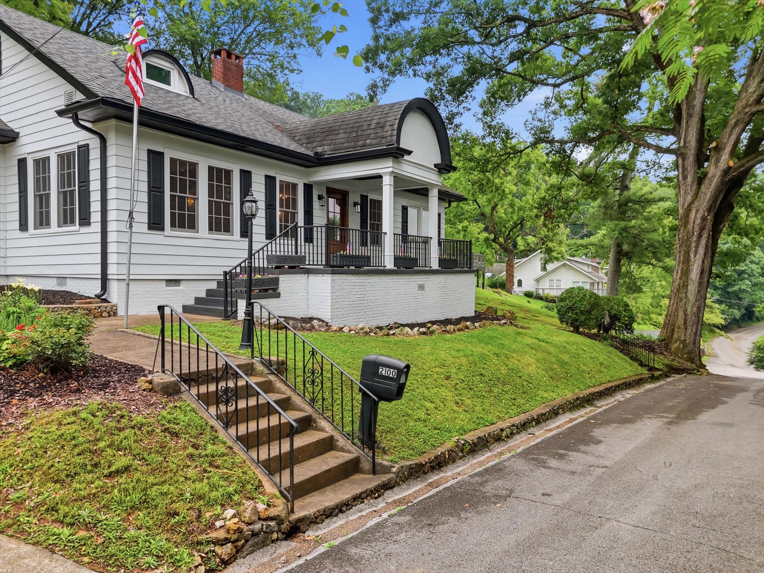 2100 Ridgewood Drive