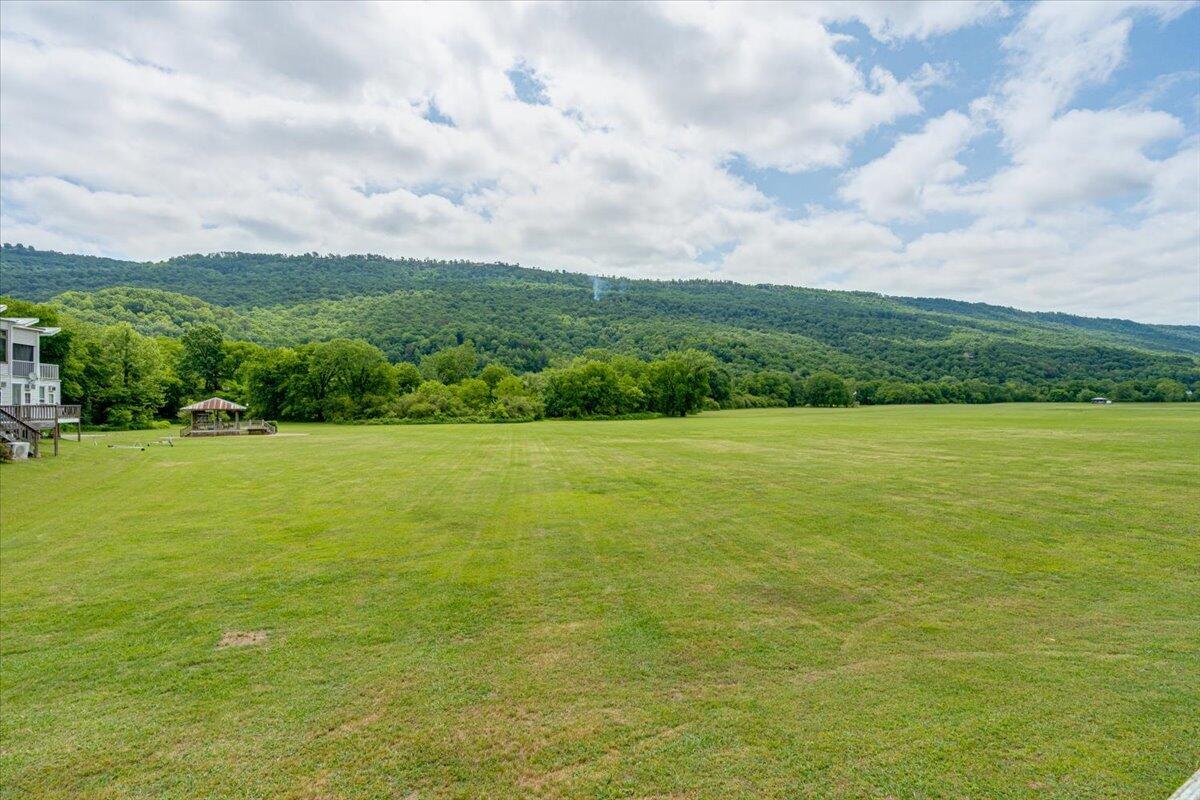 2072 Creek Road