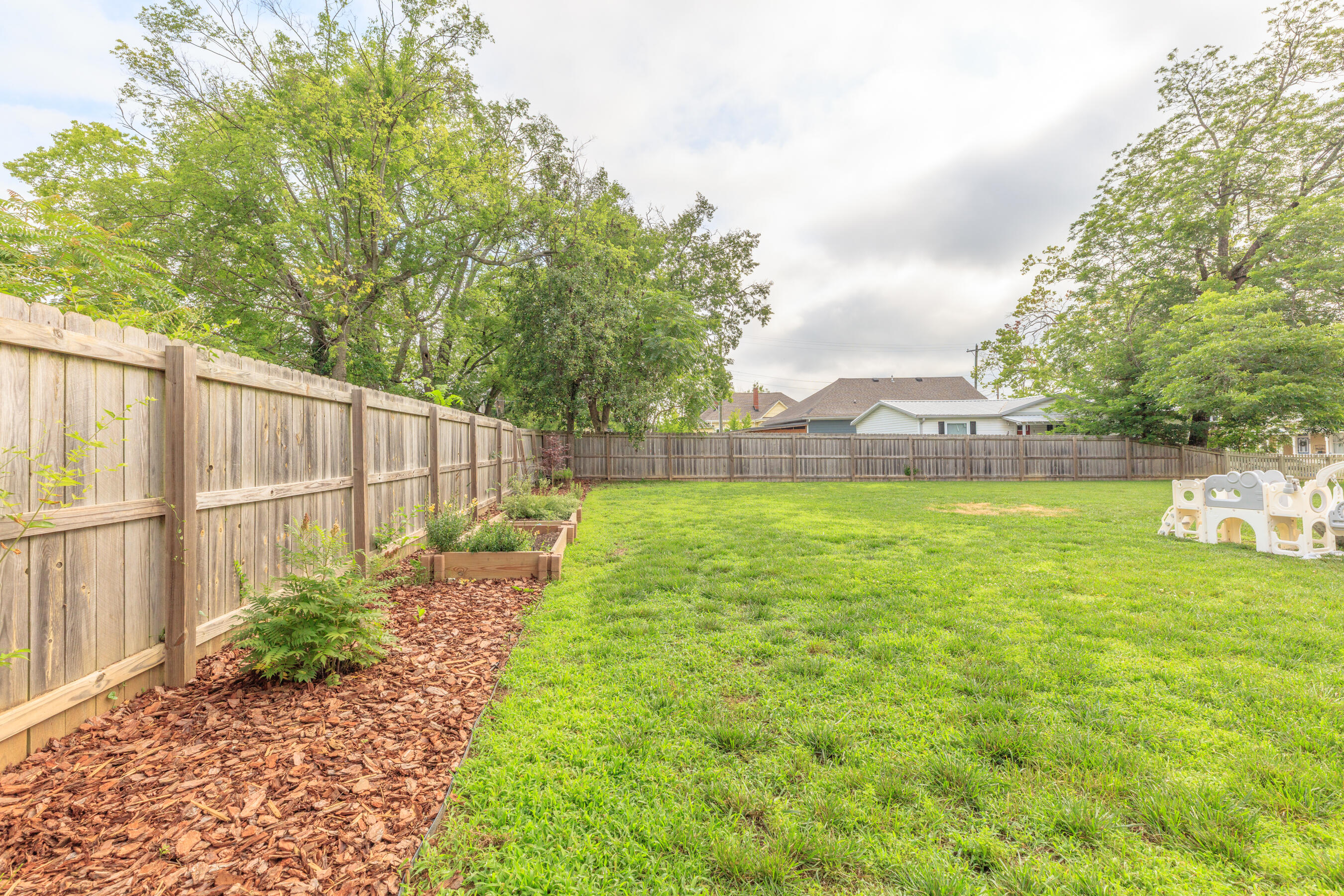 907 S Highland Park