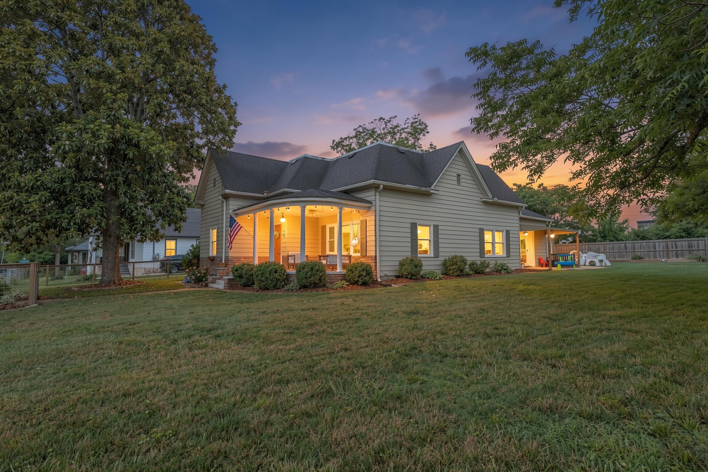 907 S Highland Park