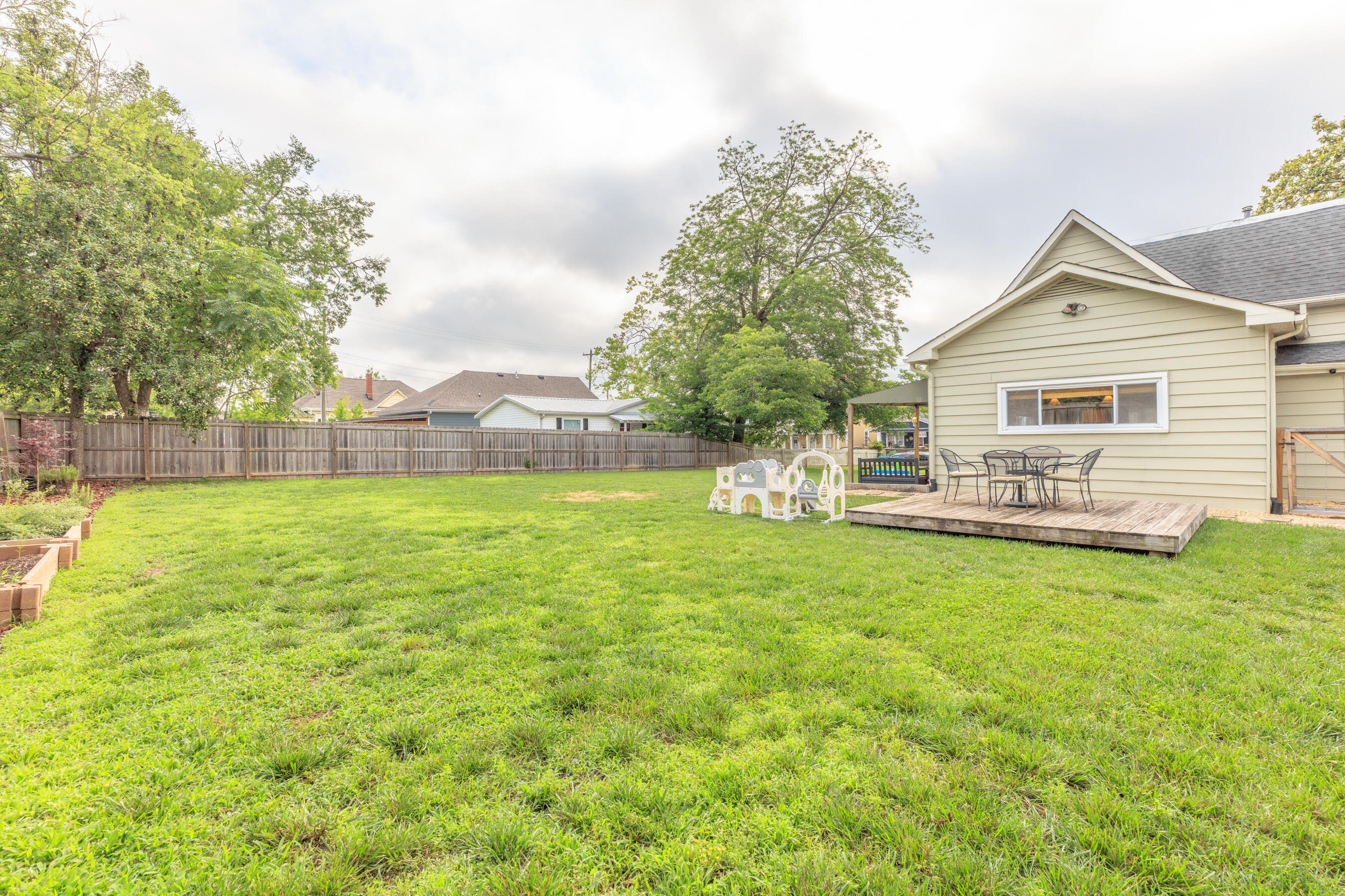907 S Highland Park