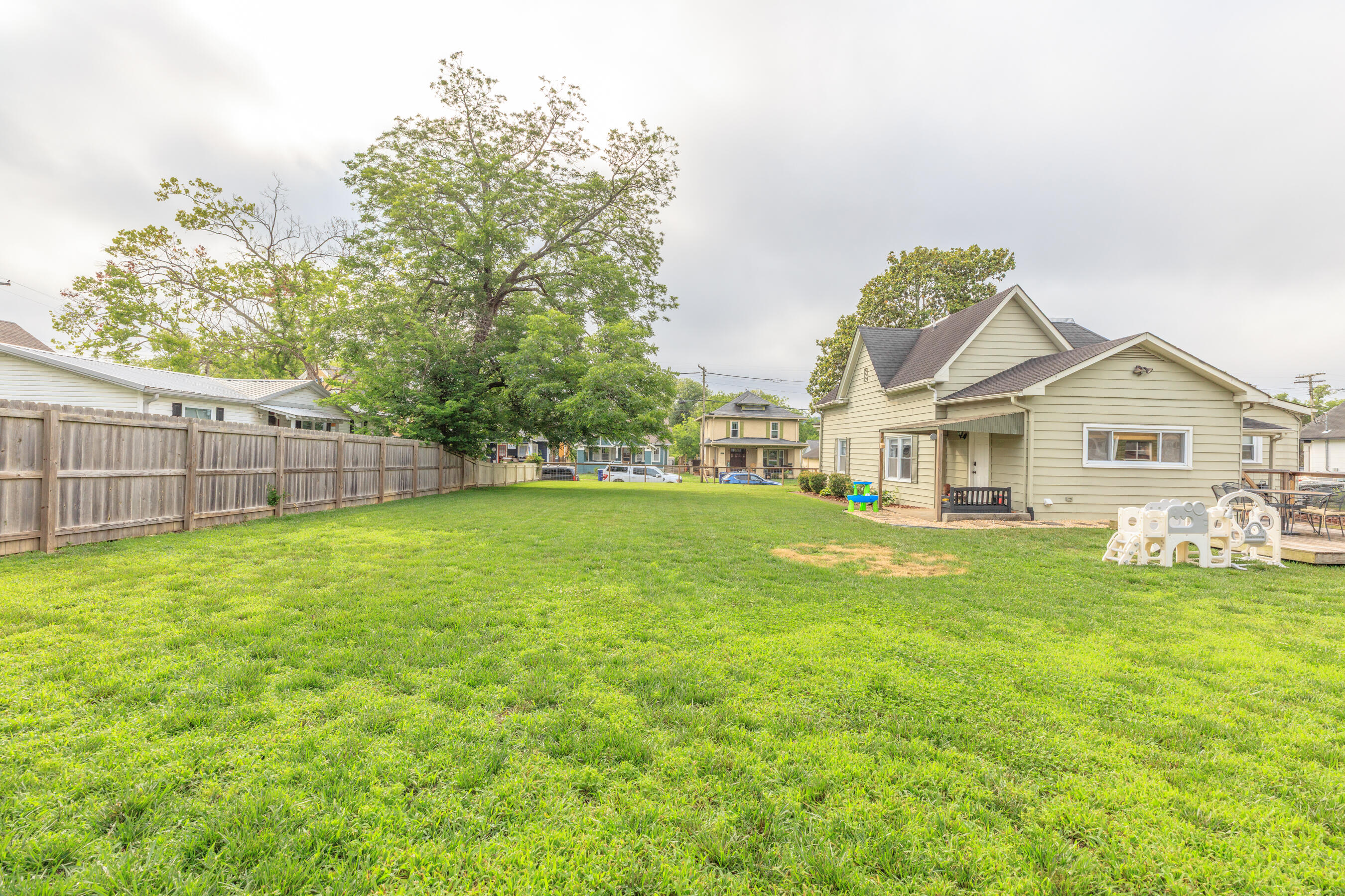 907 S Highland Park