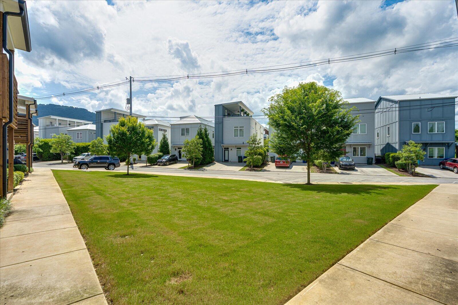 1589 Sinclair Avenue, 5