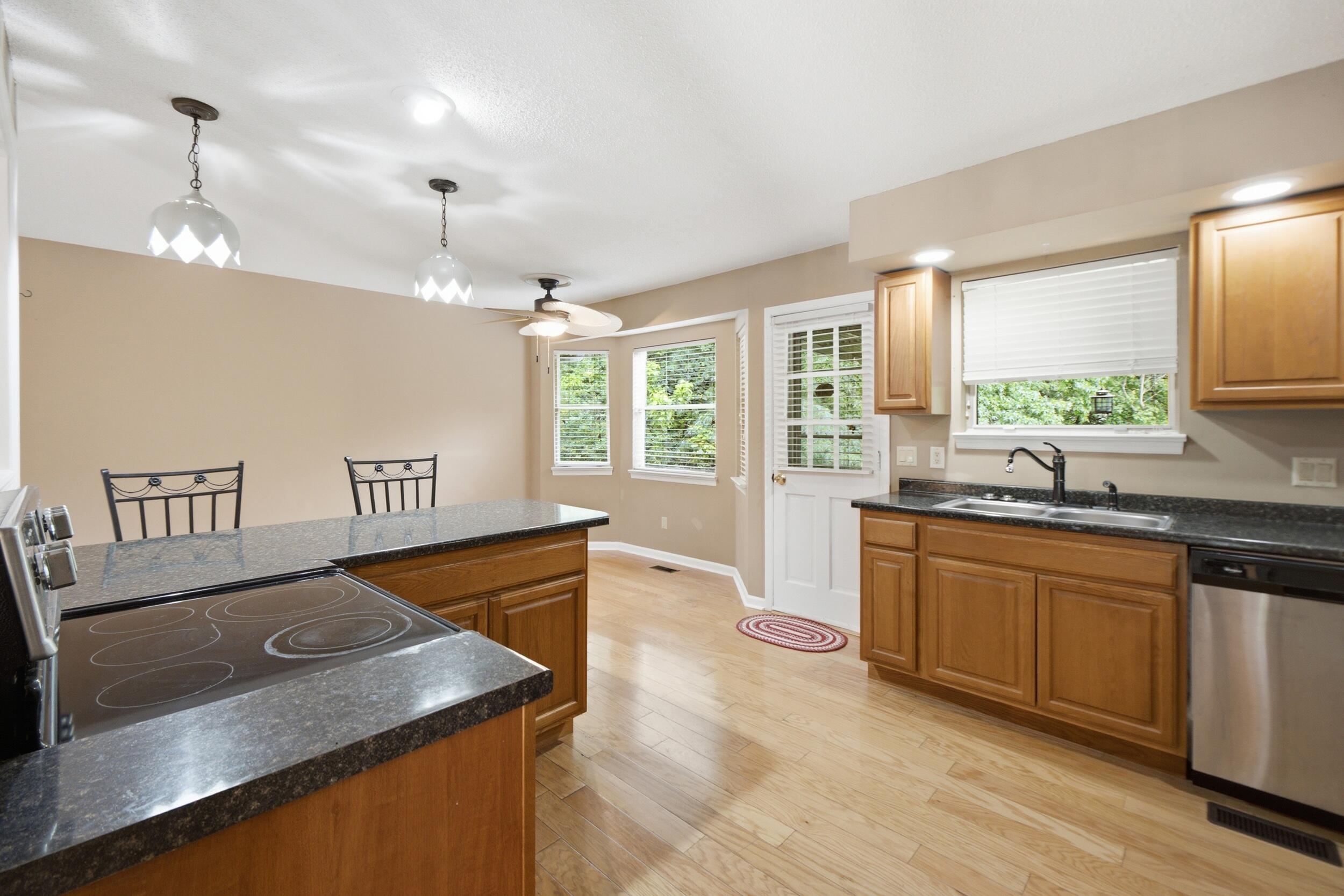 3562 Valley Trail