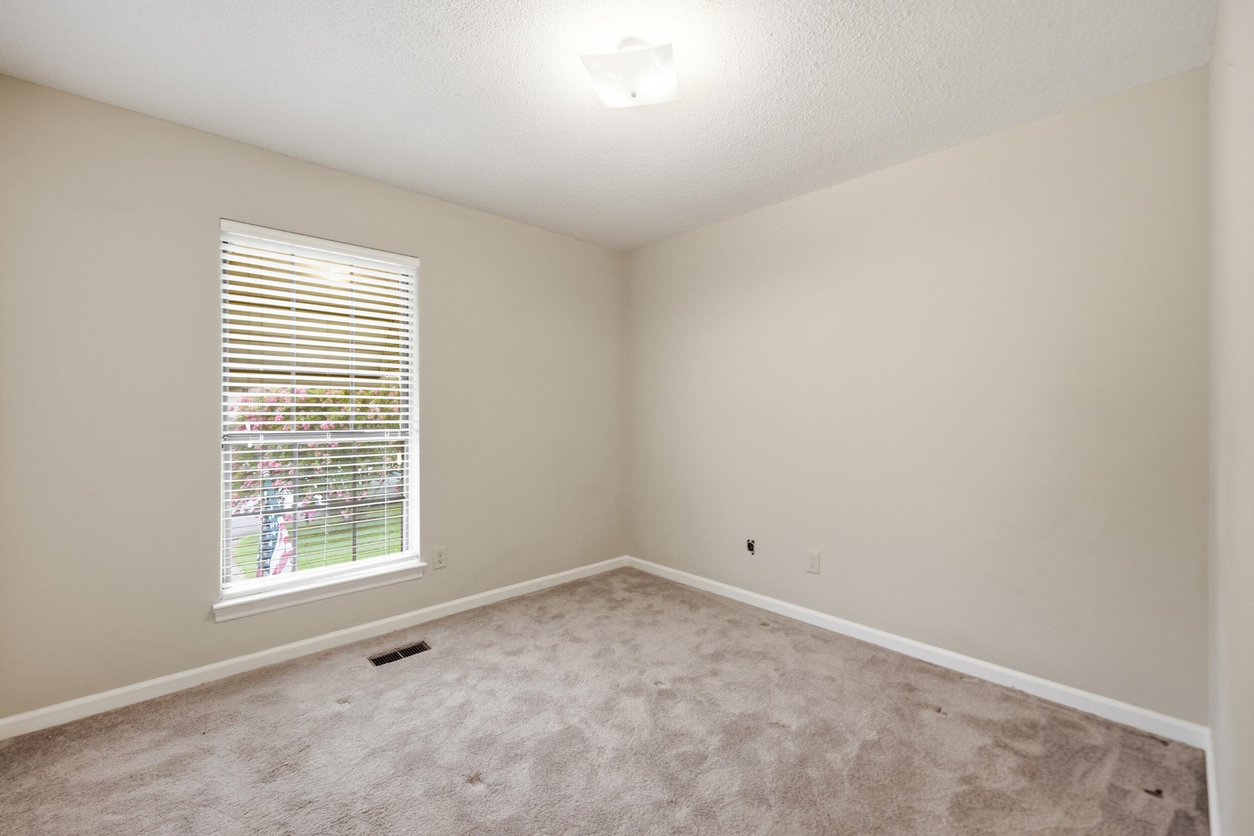 3562 Valley Trail