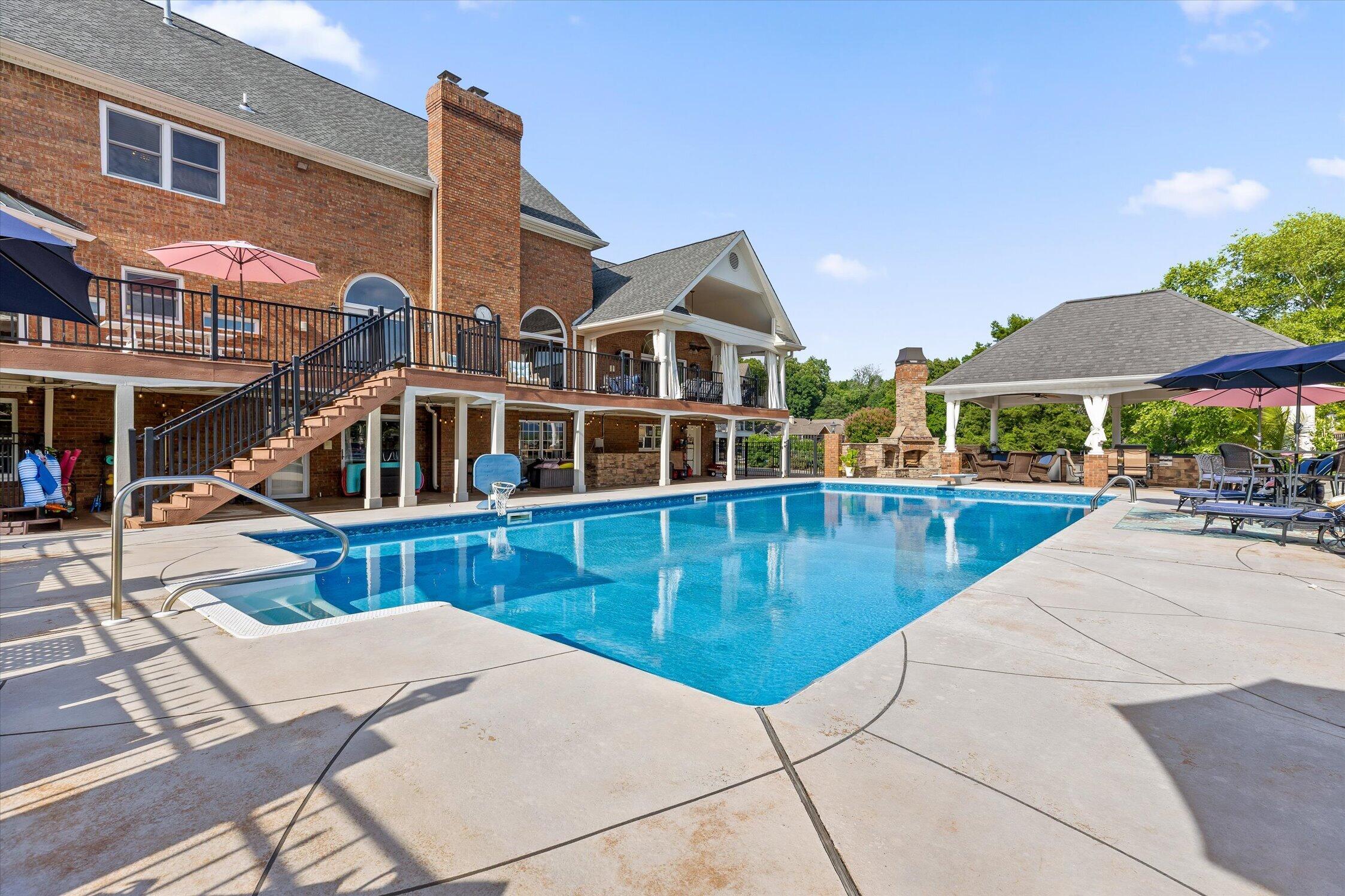 7526 Twisting Creek Lane