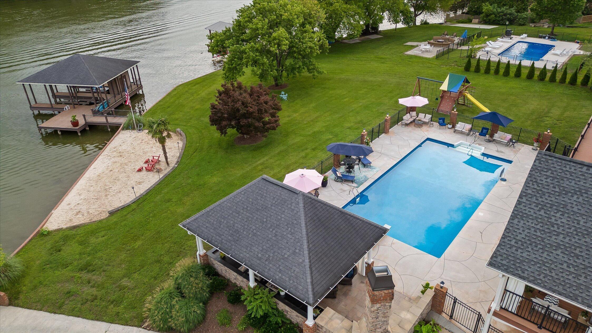 7526 Twisting Creek Lane