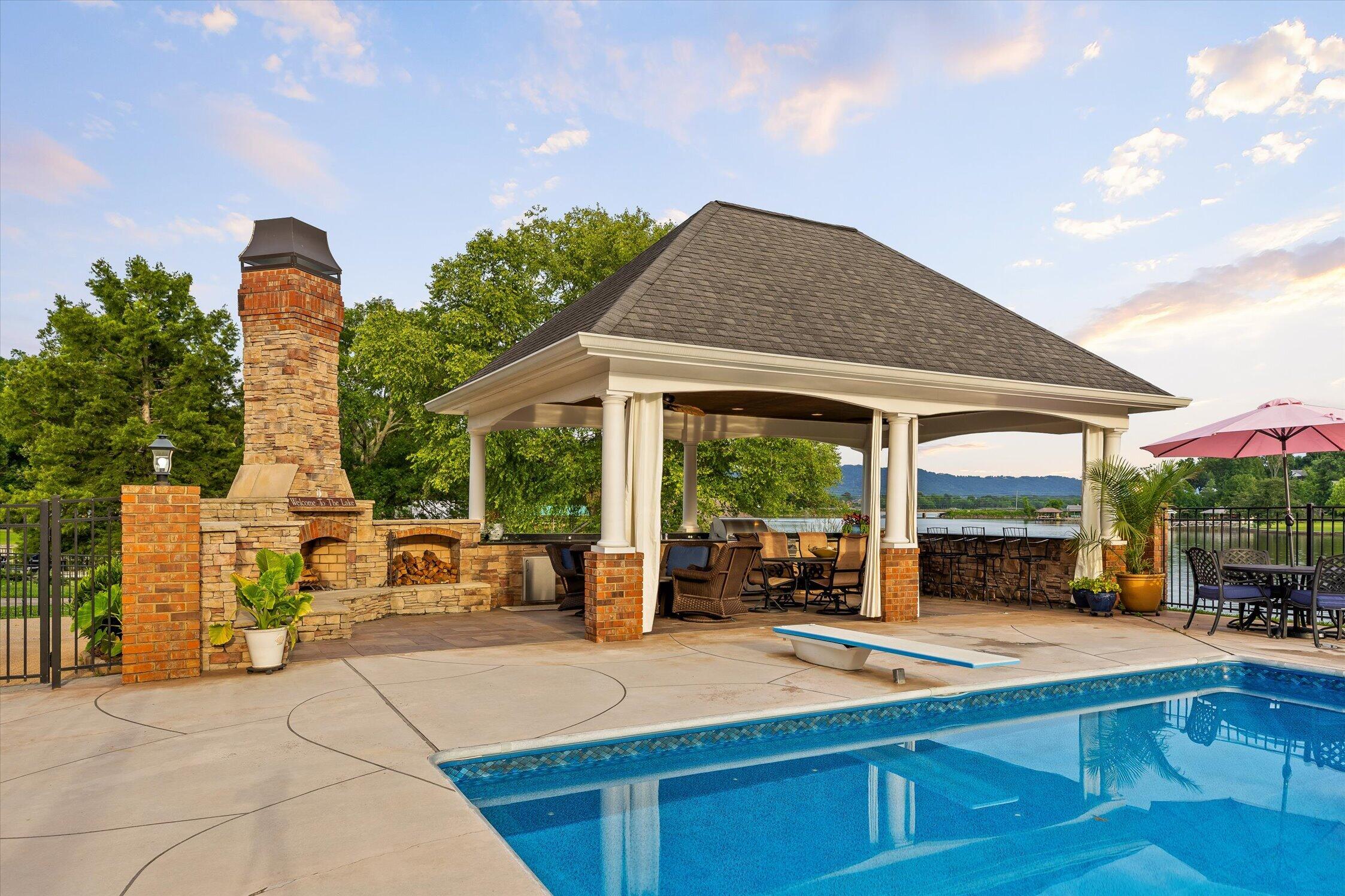 7526 Twisting Creek Lane