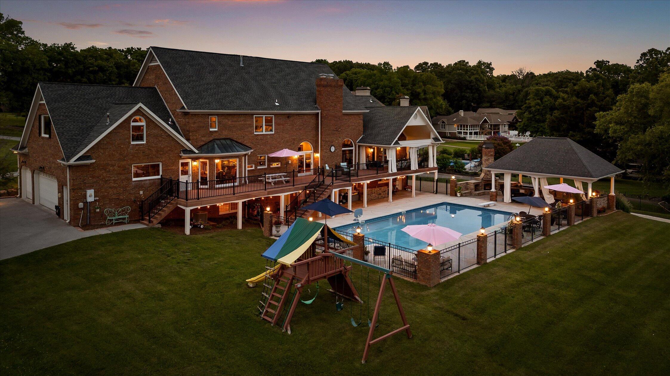 7526 Twisting Creek Lane