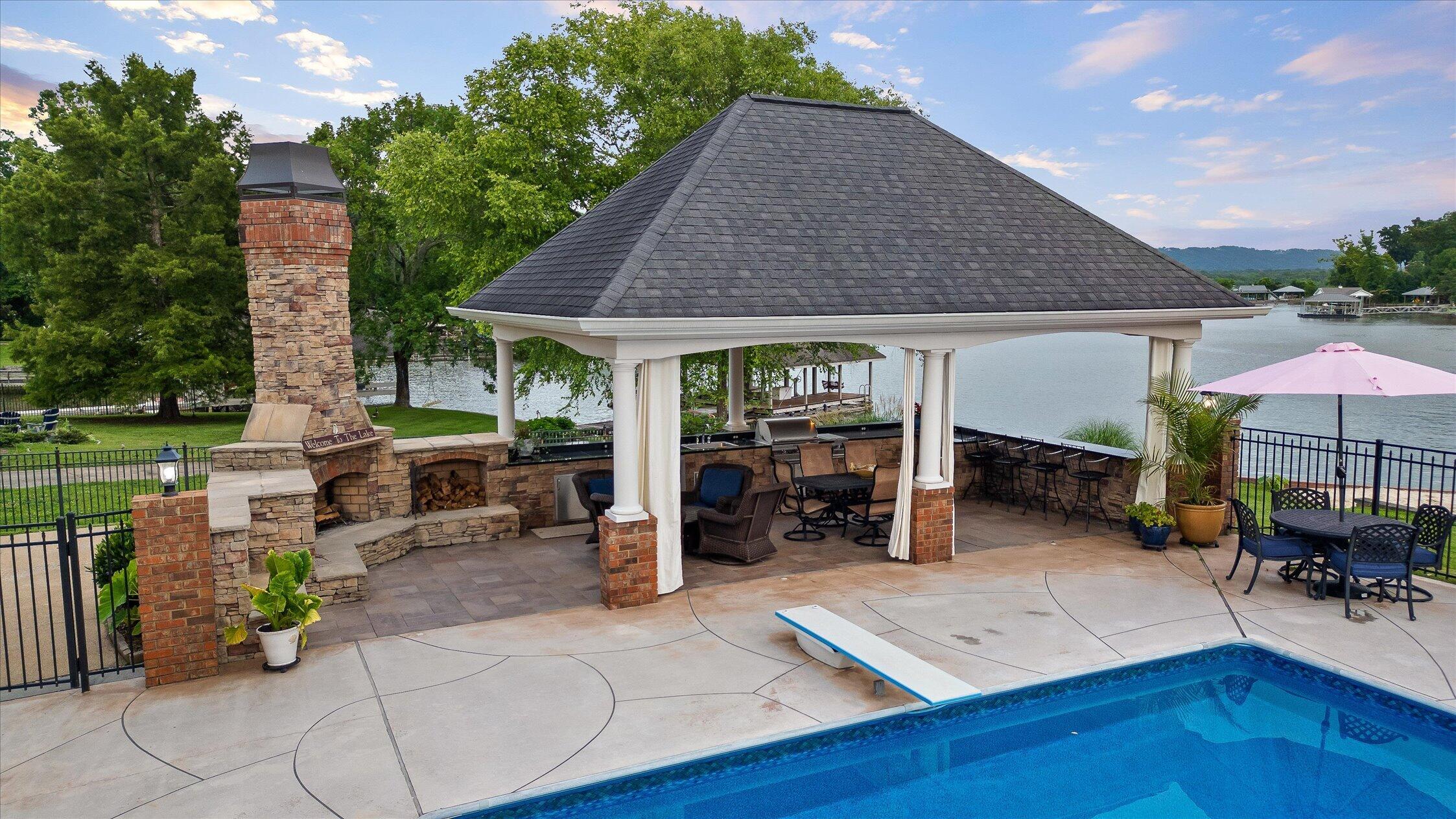 7526 Twisting Creek Lane