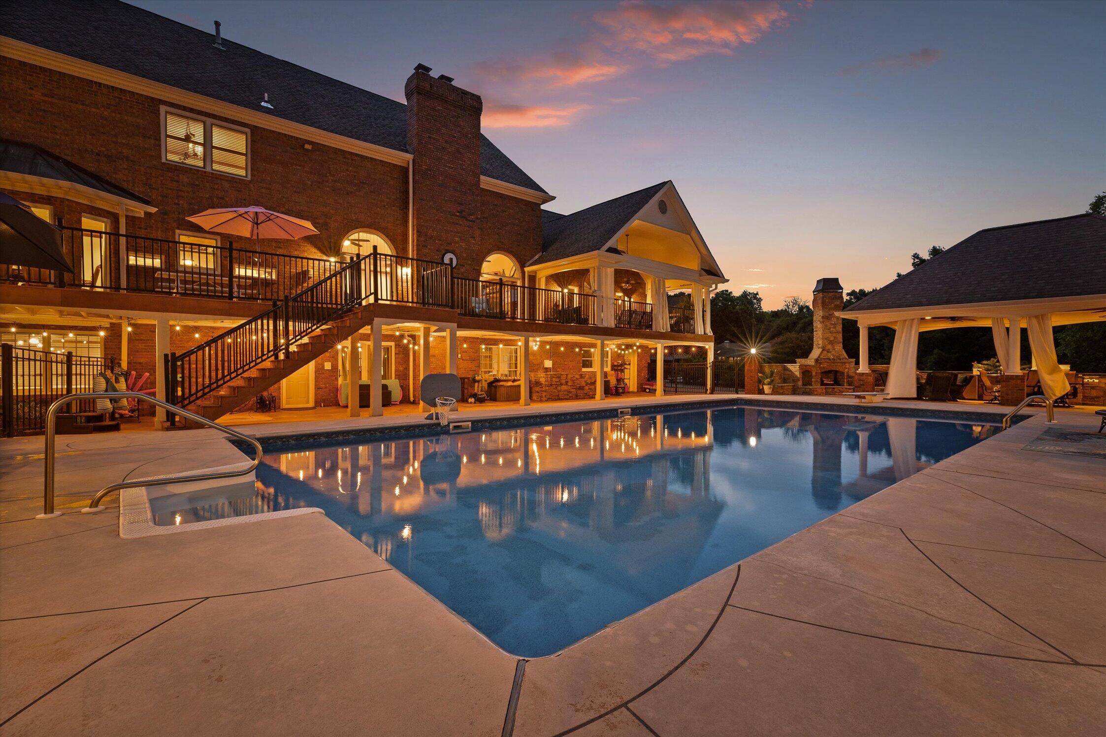 7526 Twisting Creek Lane