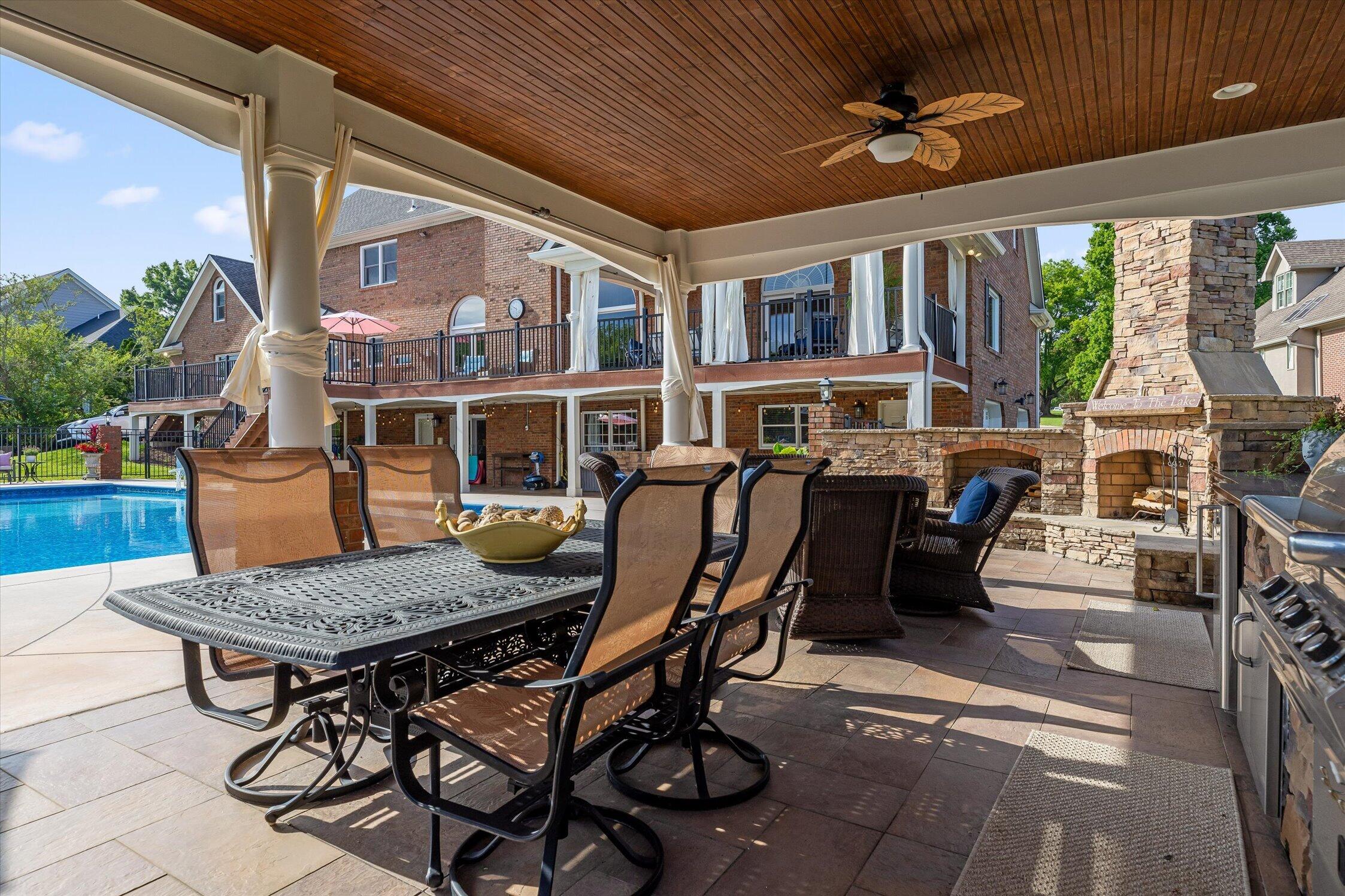 7526 Twisting Creek Lane