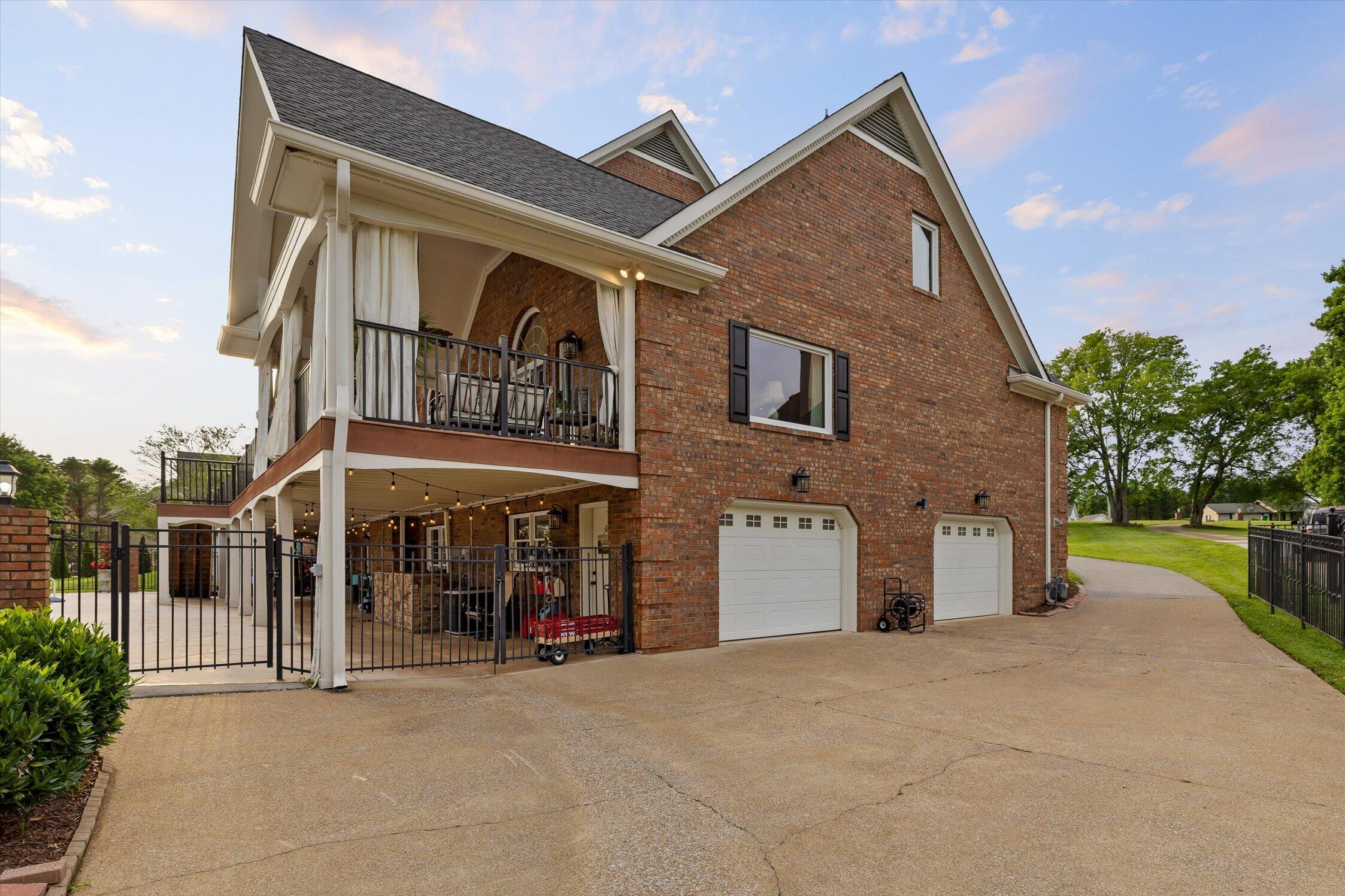 7526 Twisting Creek Lane