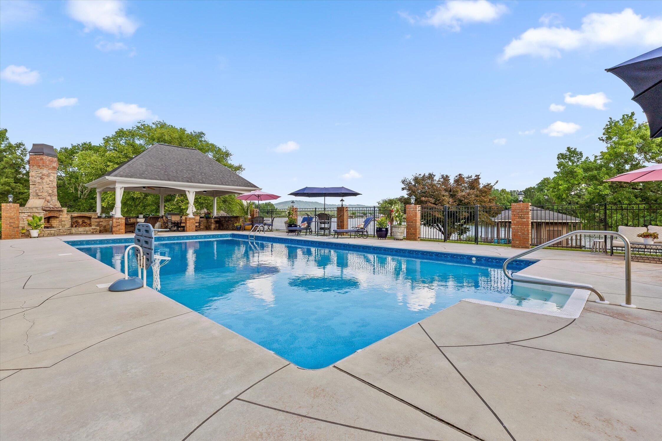 7526 Twisting Creek Lane