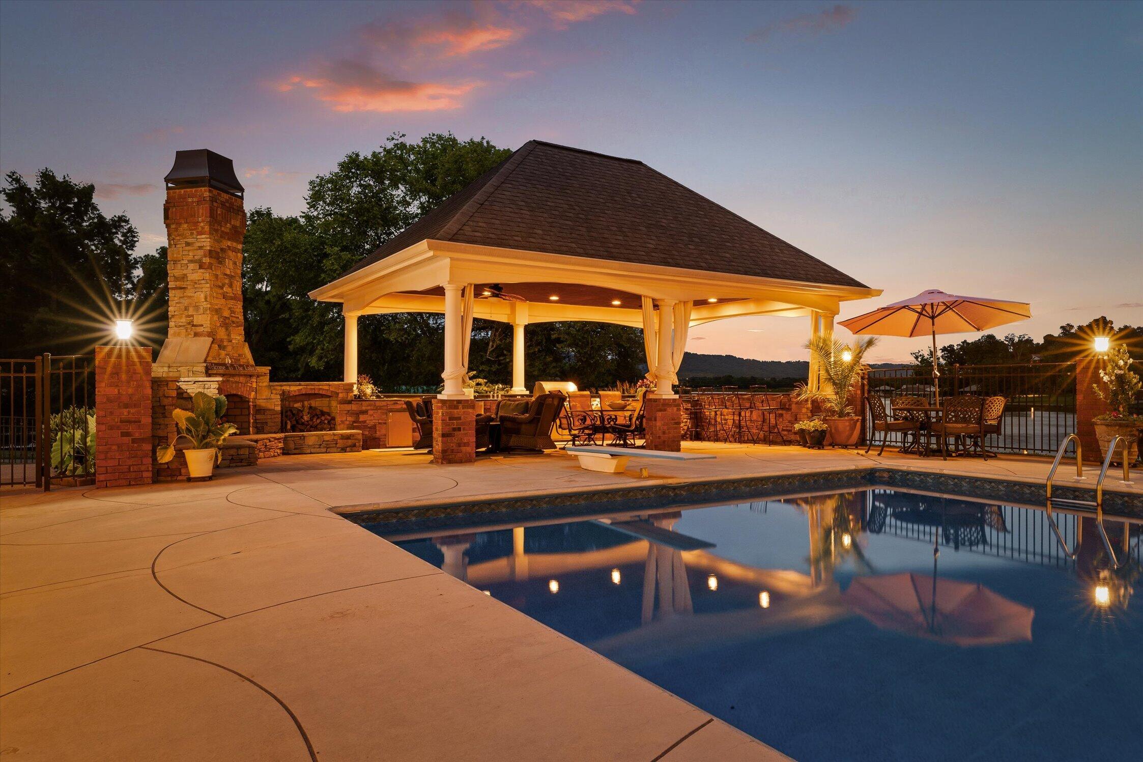 7526 Twisting Creek Lane