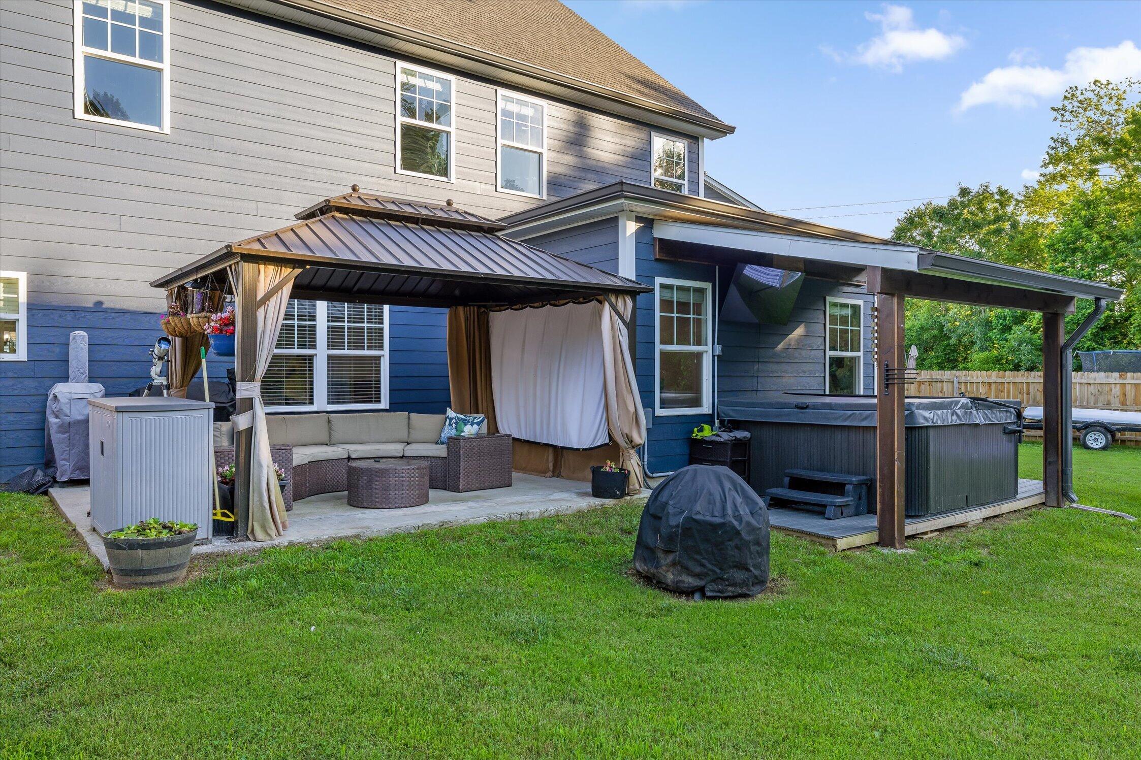 1928 Little Pond Road NE