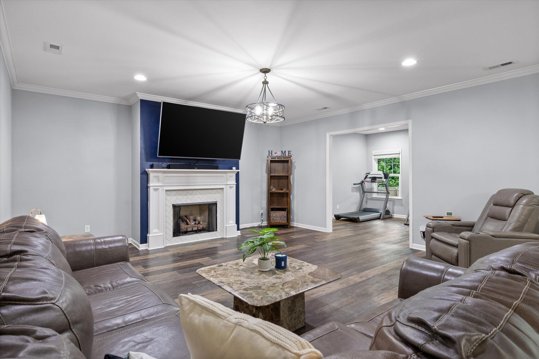 1928 Little Pond Road NE