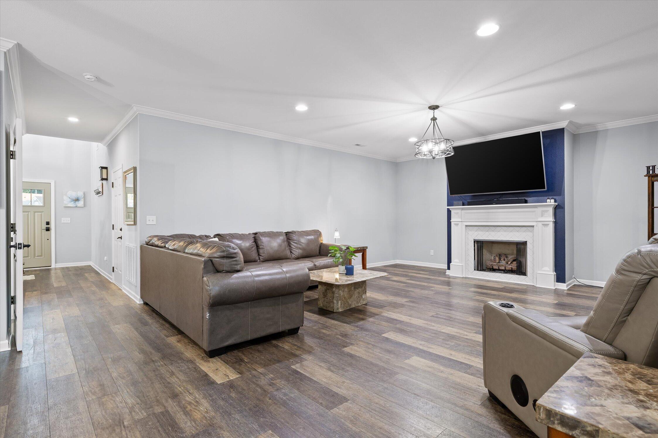 1928 Little Pond Road NE