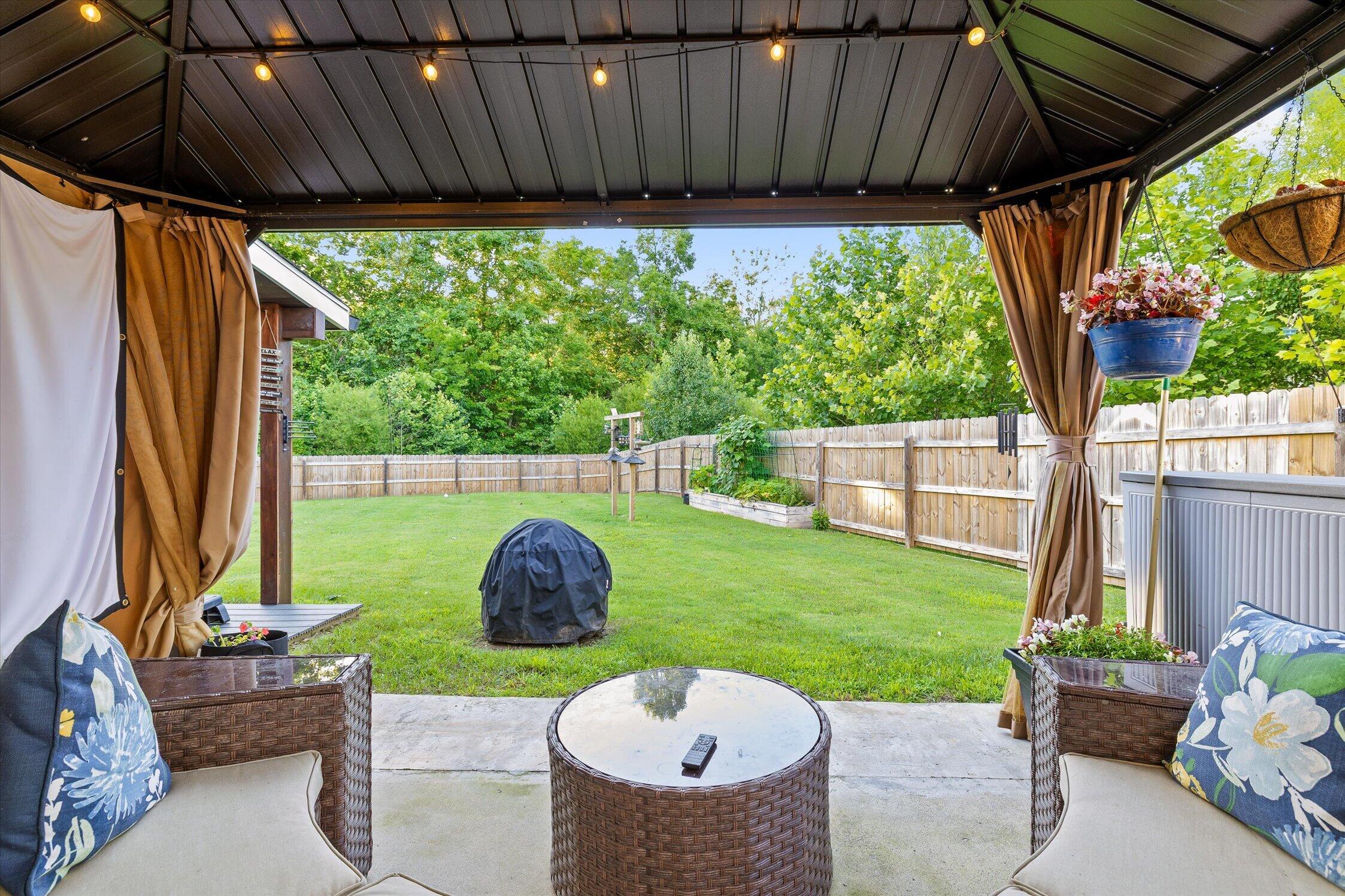 1928 Little Pond Road NE
