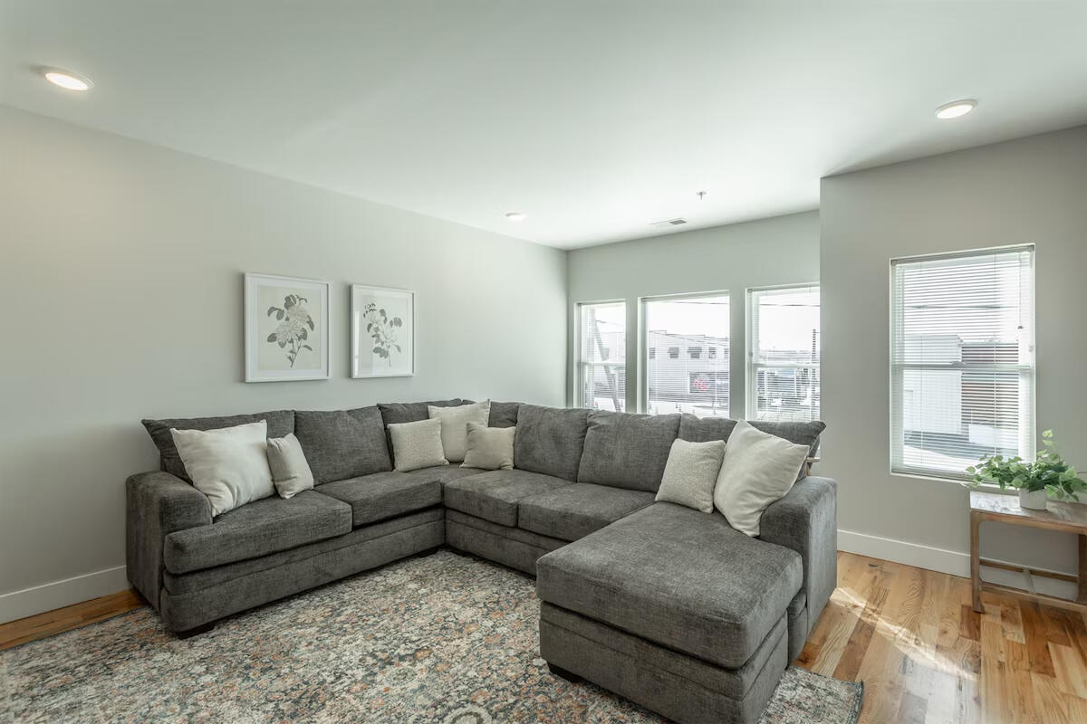 917 E 17th Street, 105