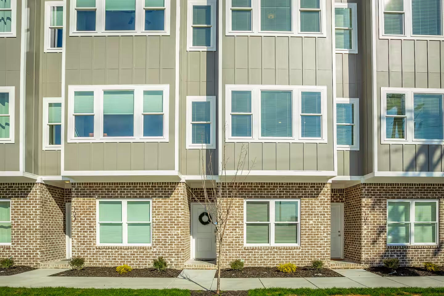 917 E 17th Street, 105