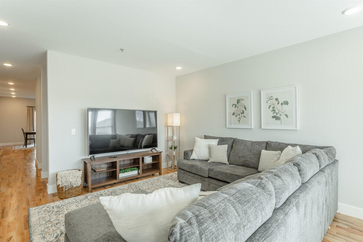917 E 17th Street, 105