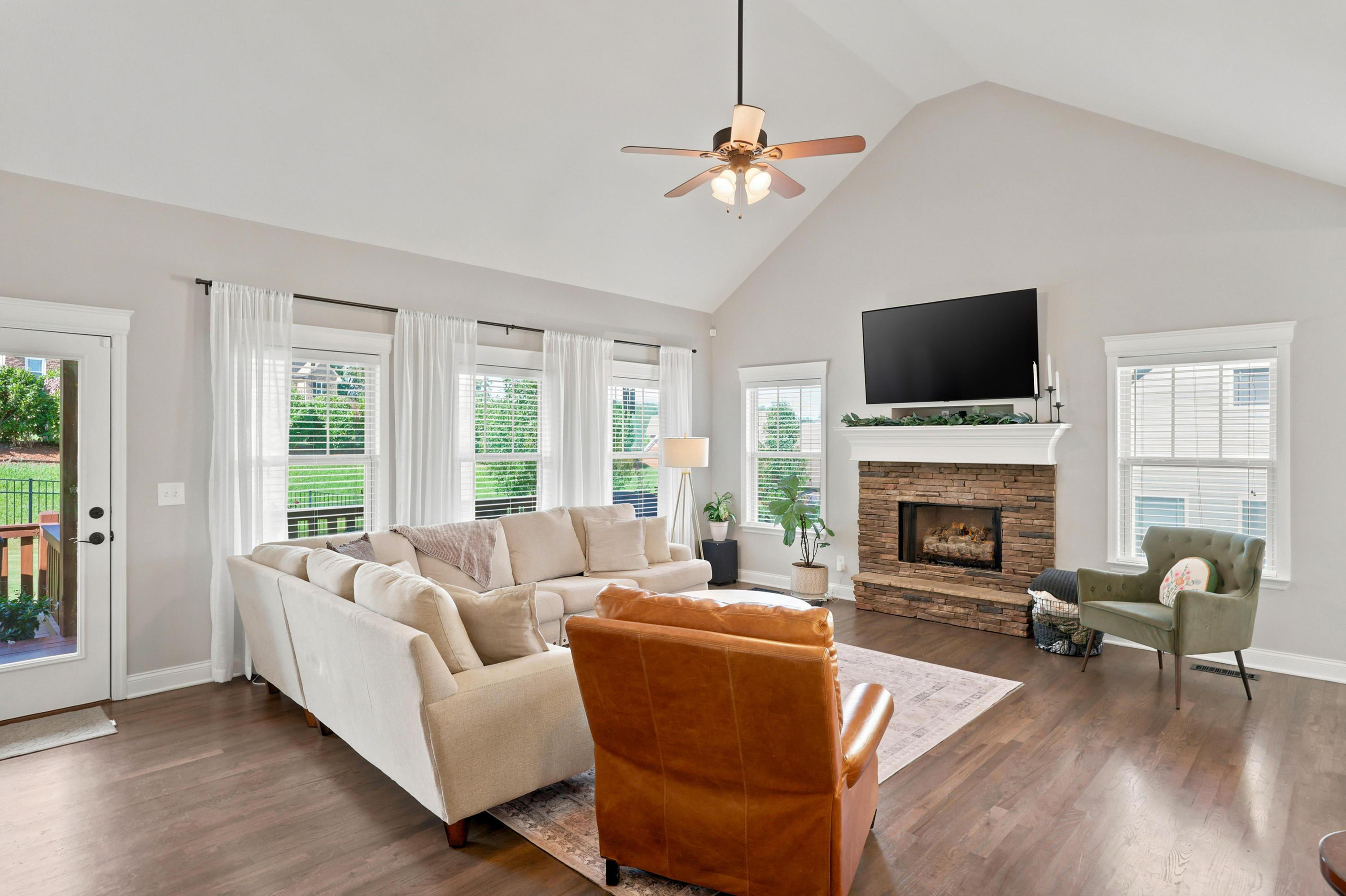 3499 Willow Lake Circle