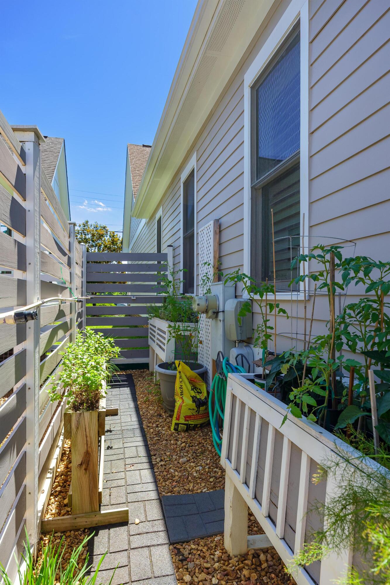 1904 Rossville Avenue