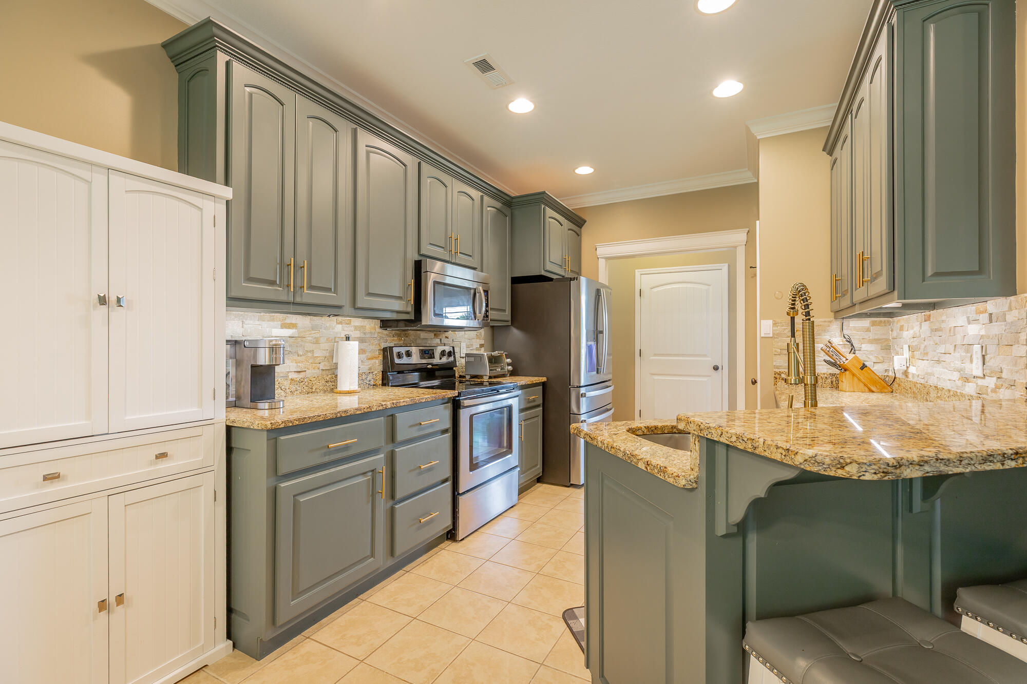 3600 Willow Lake Circle