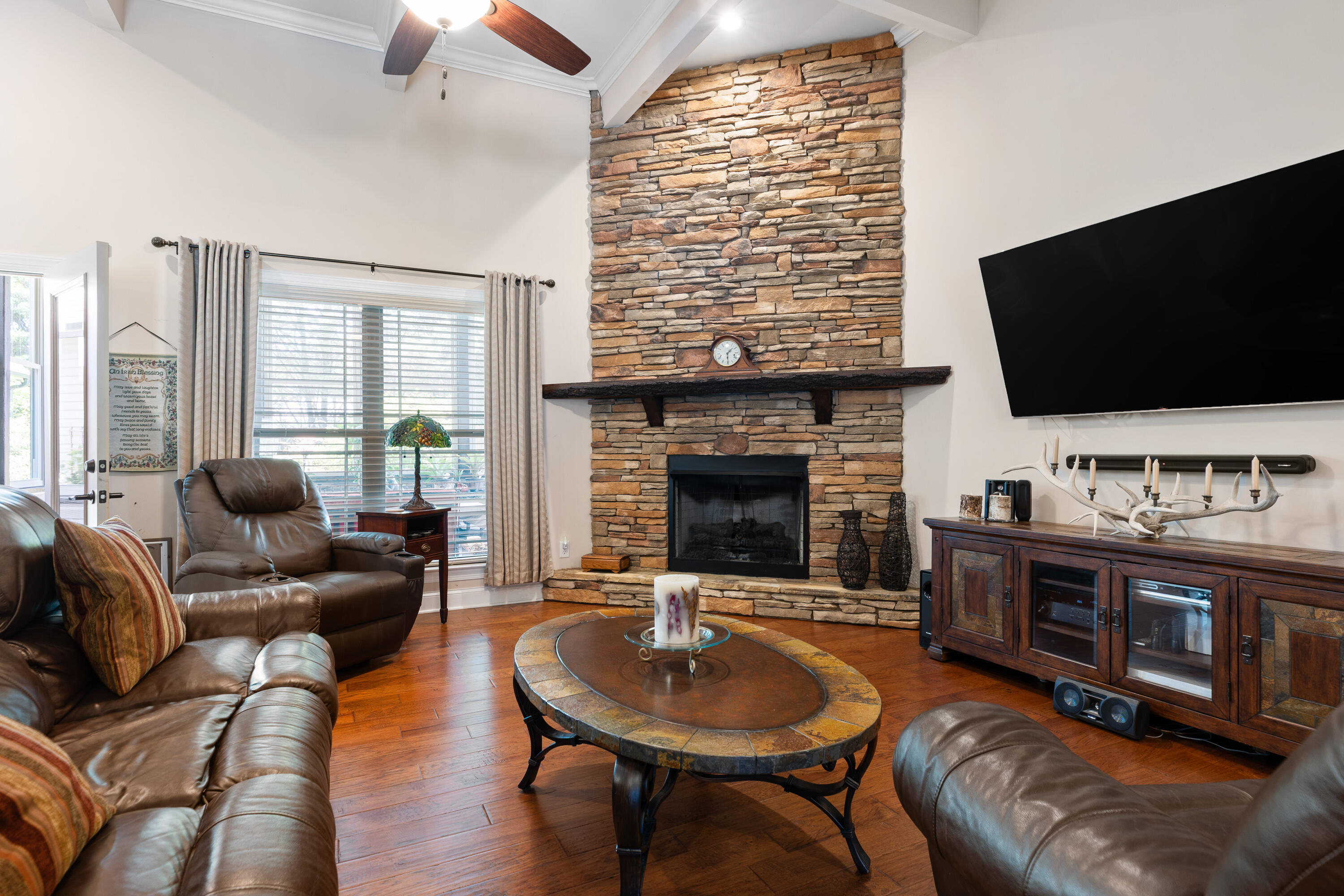 46 W Acorn Drive