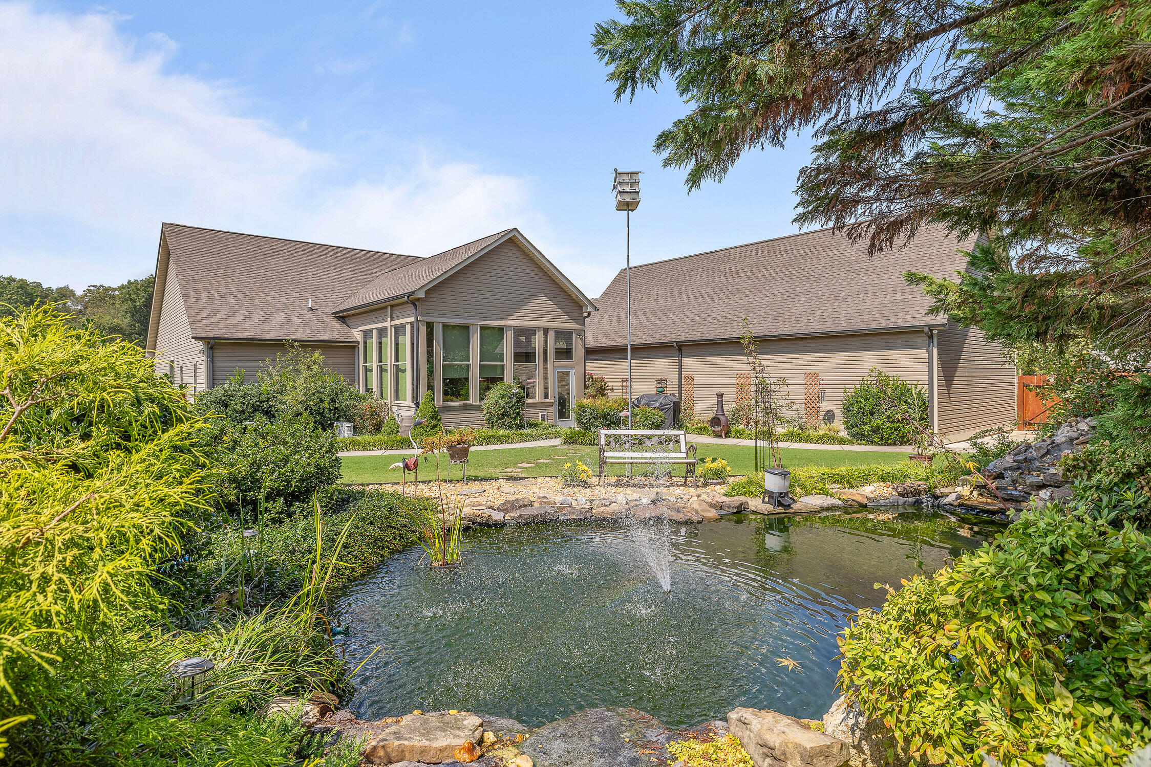 46 W Acorn Drive