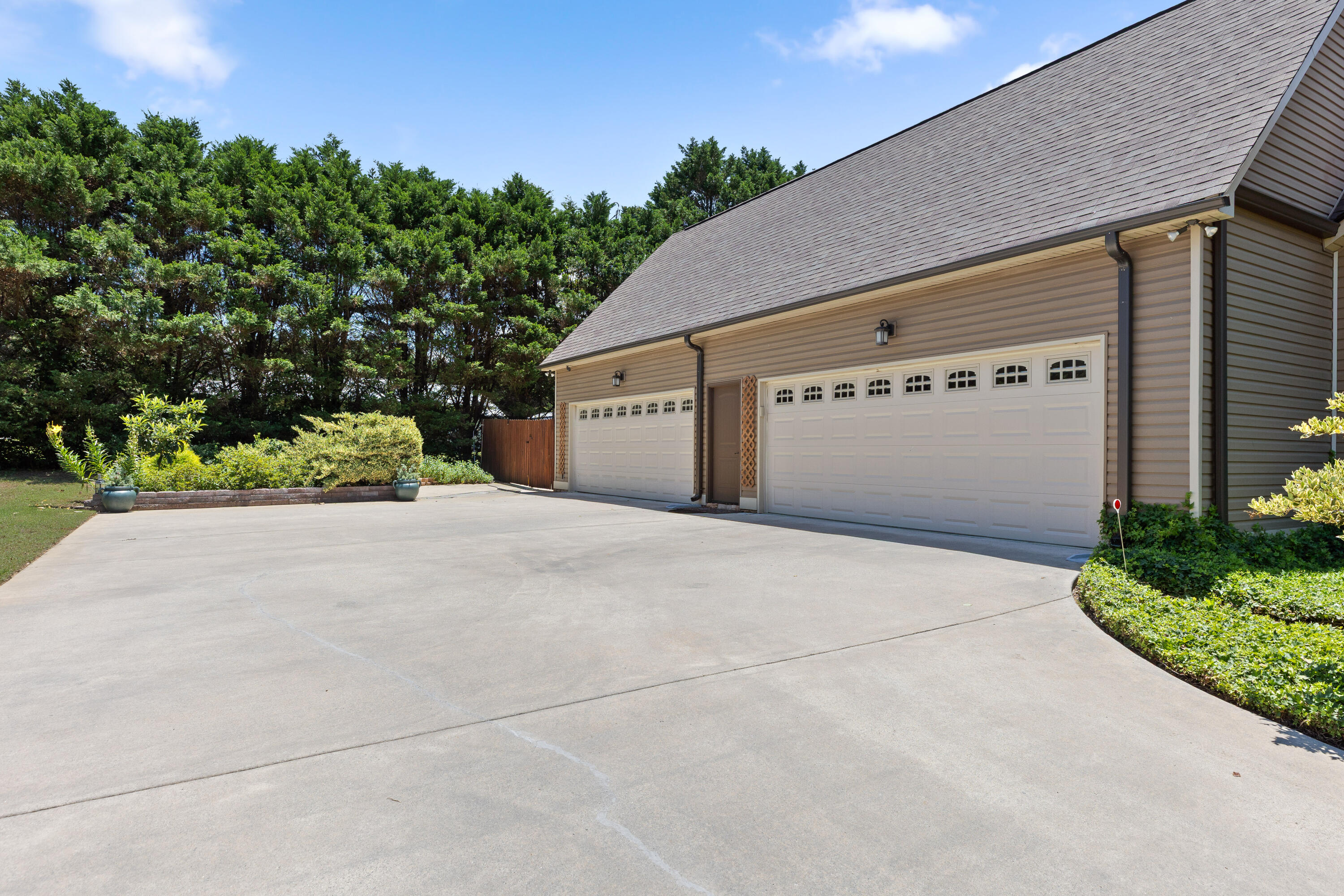 46 W Acorn Drive