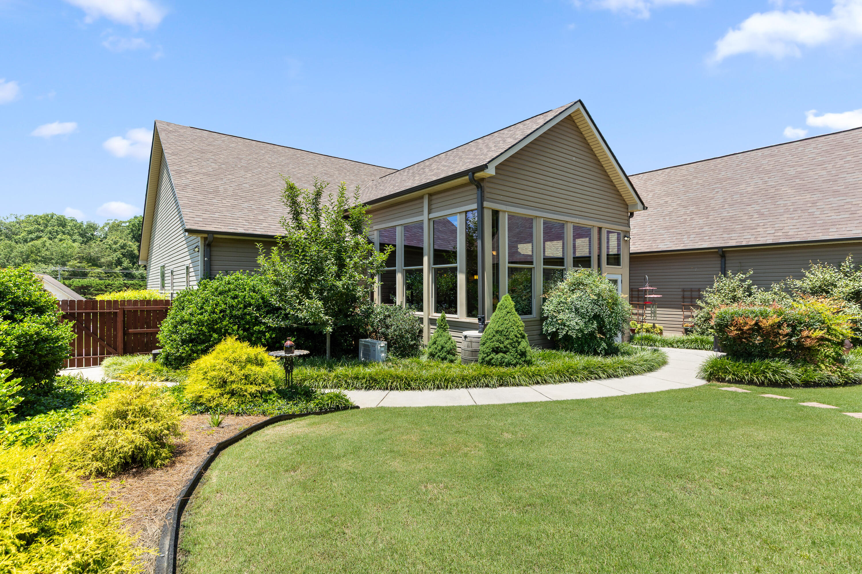 46 W Acorn Drive