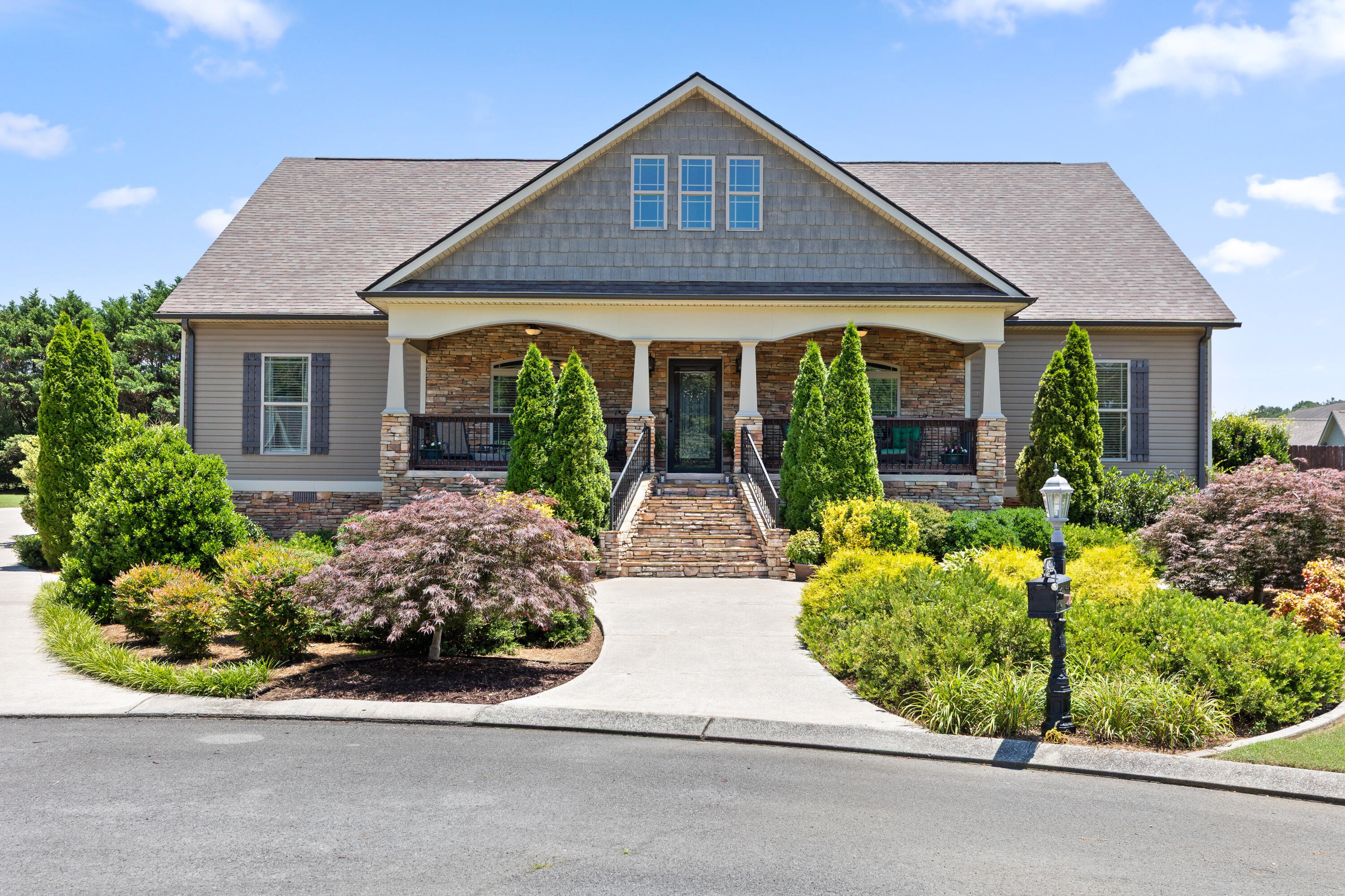 46 W Acorn Drive