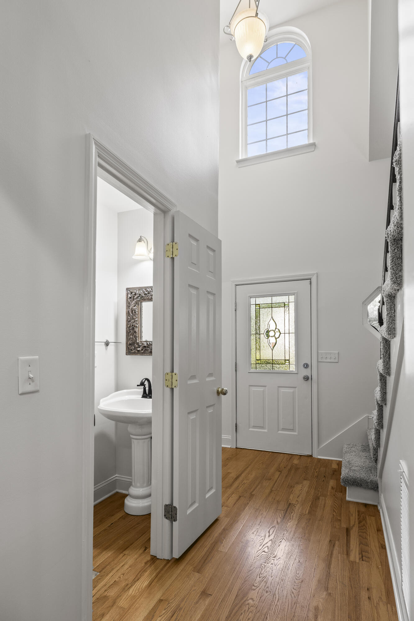 9108 Broad Leaf Lane
