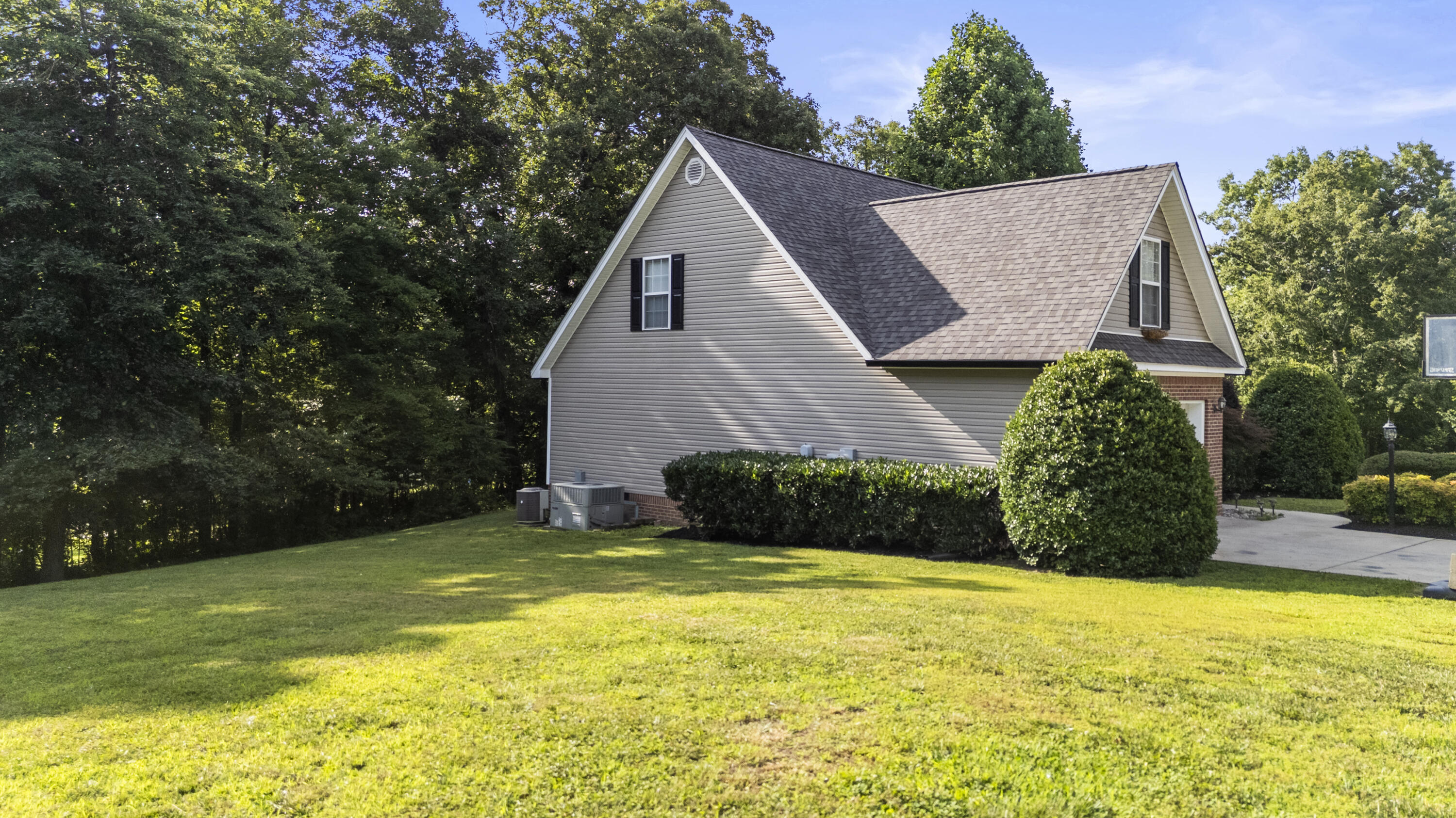 9108 Broad Leaf Lane