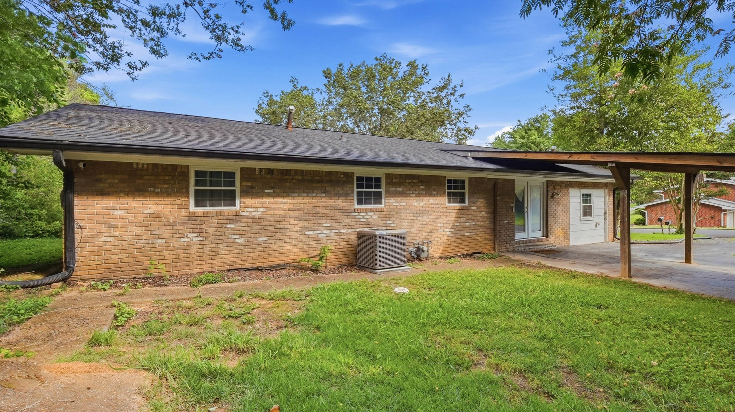 9121 N Hickory Valley Road