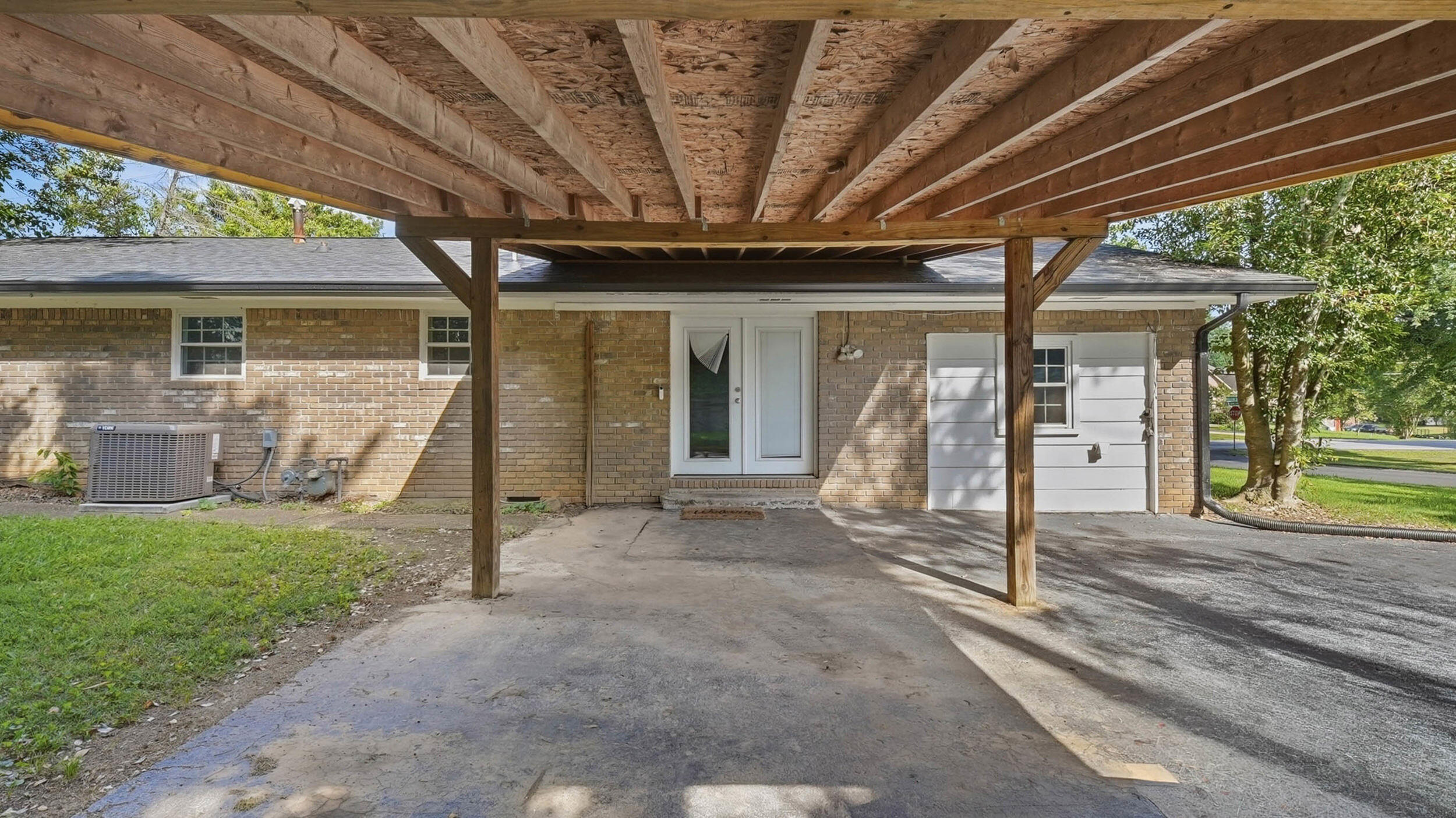 9121 N Hickory Valley Road
