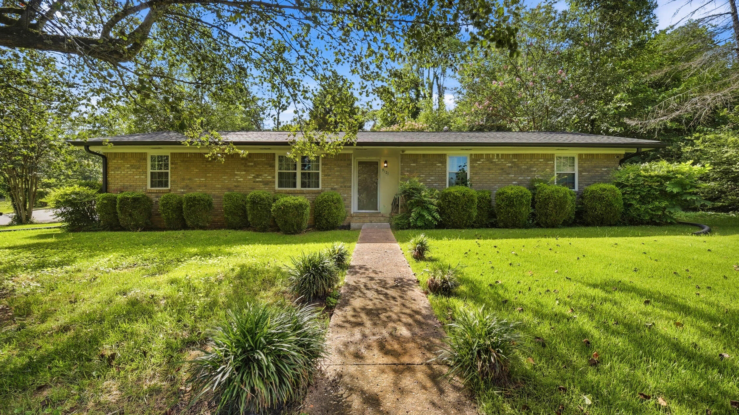 9121 N Hickory Valley Road
