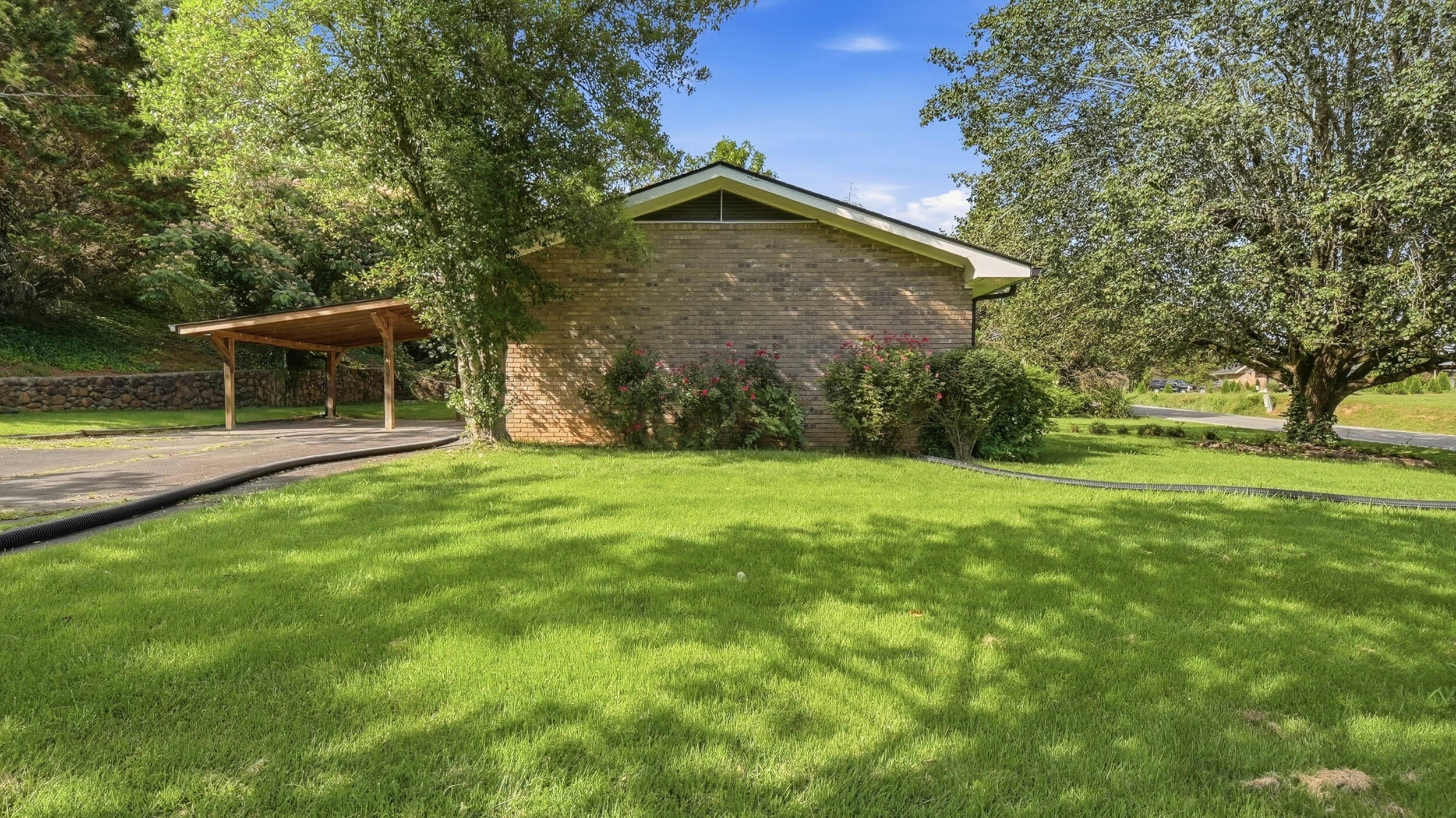 9121 N Hickory Valley Road