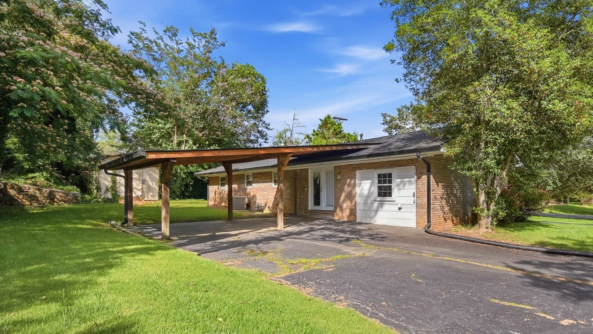 9121 N Hickory Valley Road
