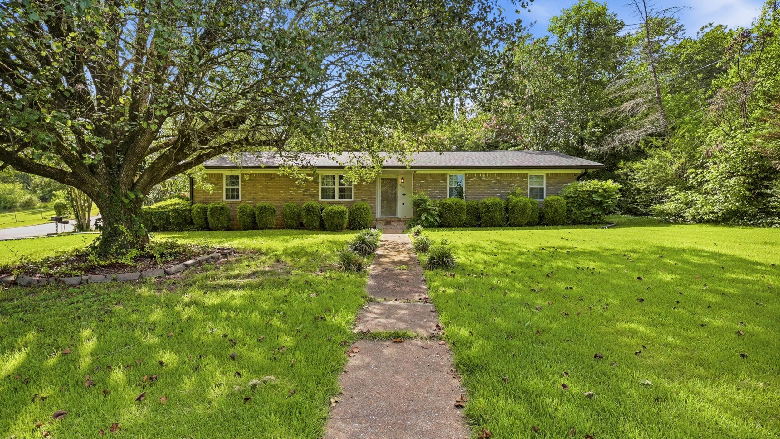 9121 N Hickory Valley Road