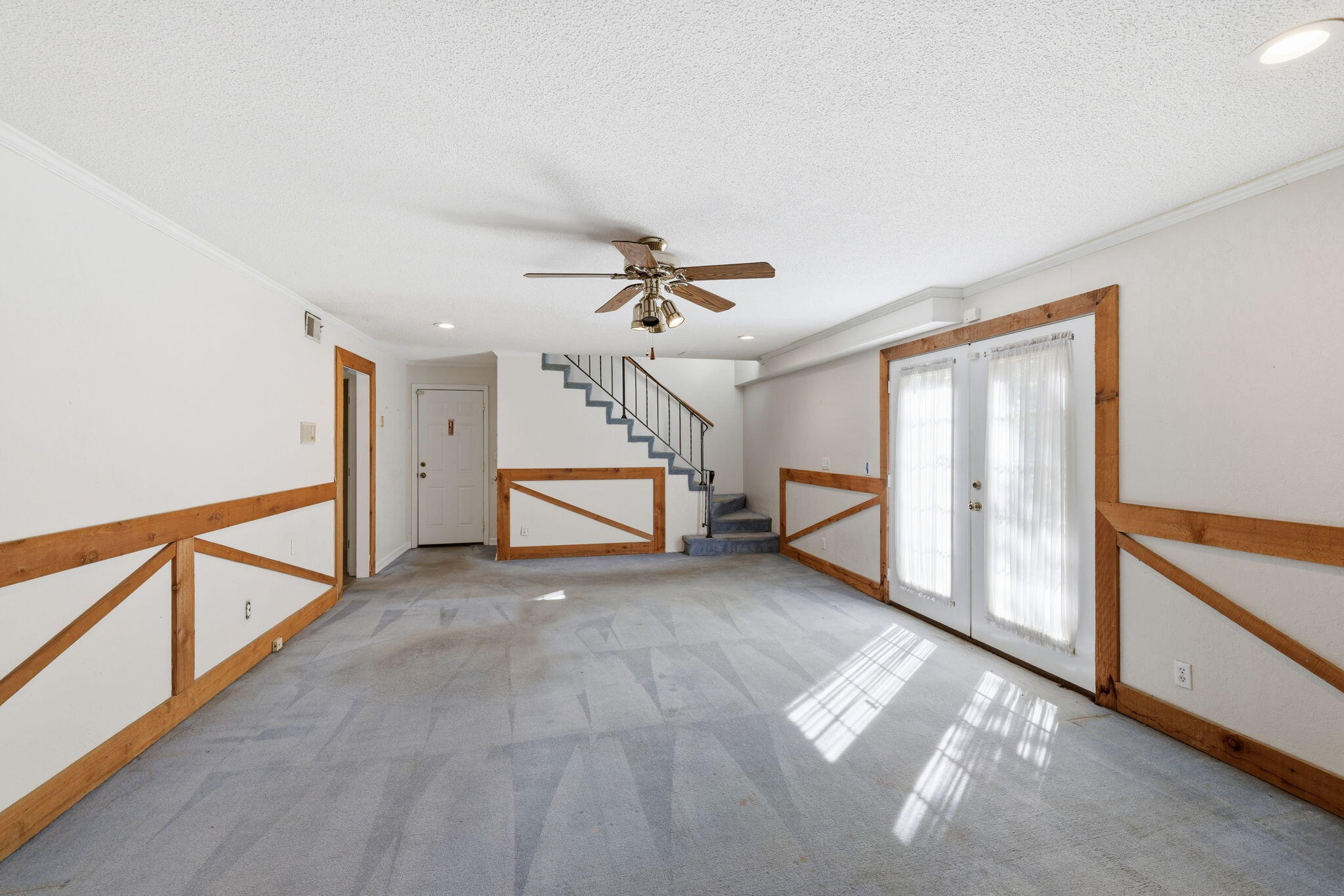 988 Stone Crest Circle