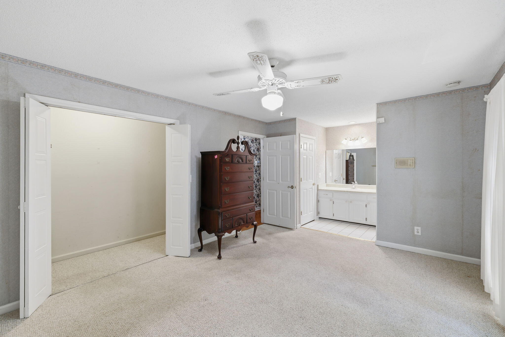 988 Stone Crest Circle