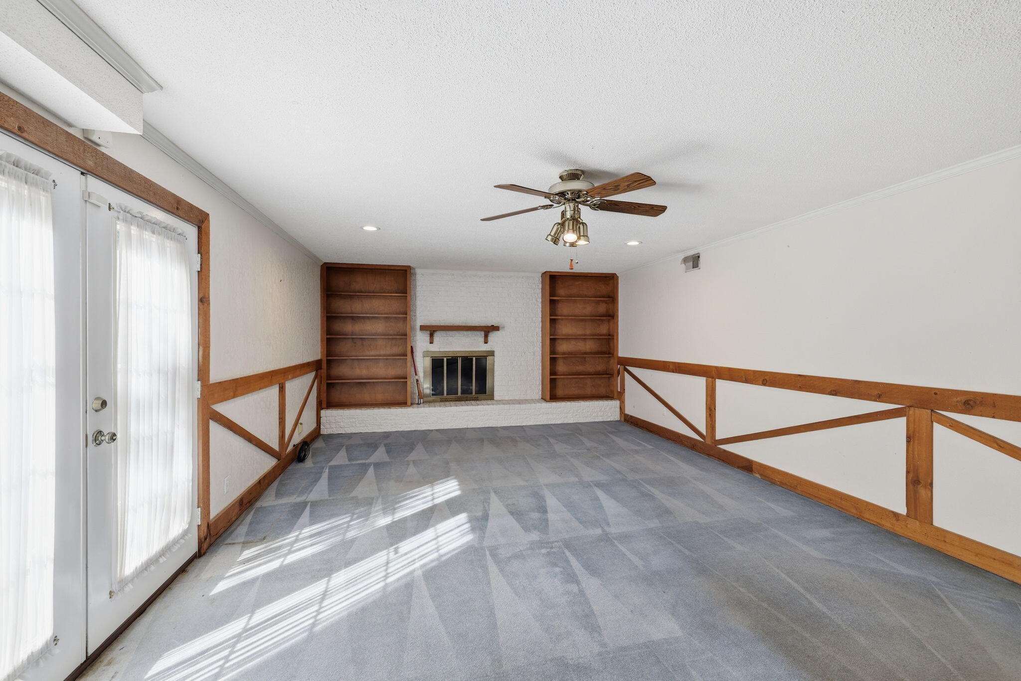 988 Stone Crest Circle