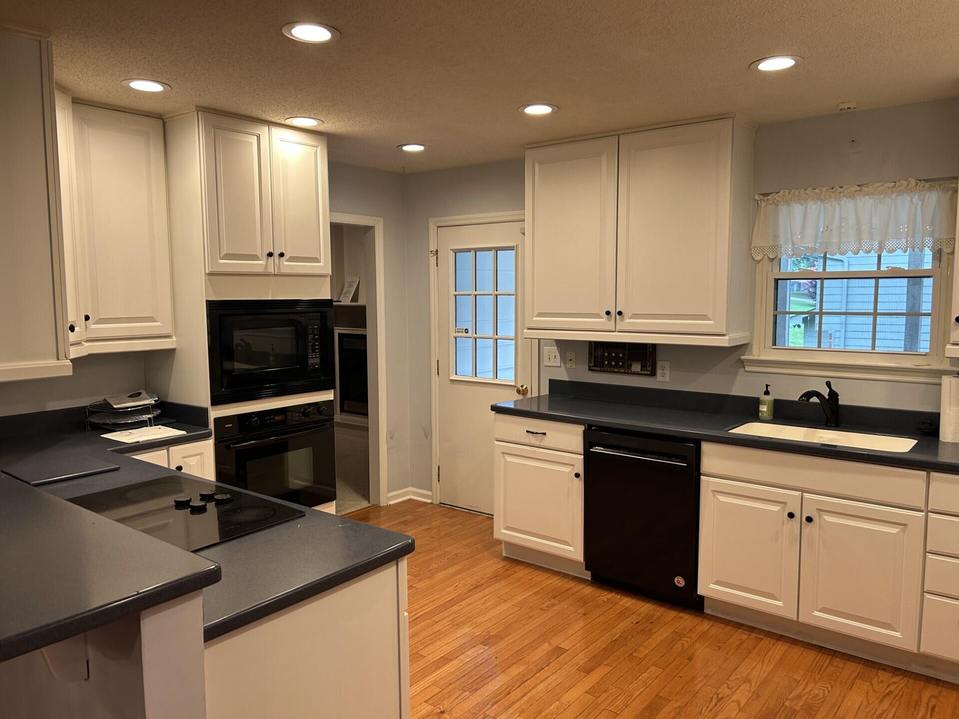 988 Stone Crest Circle