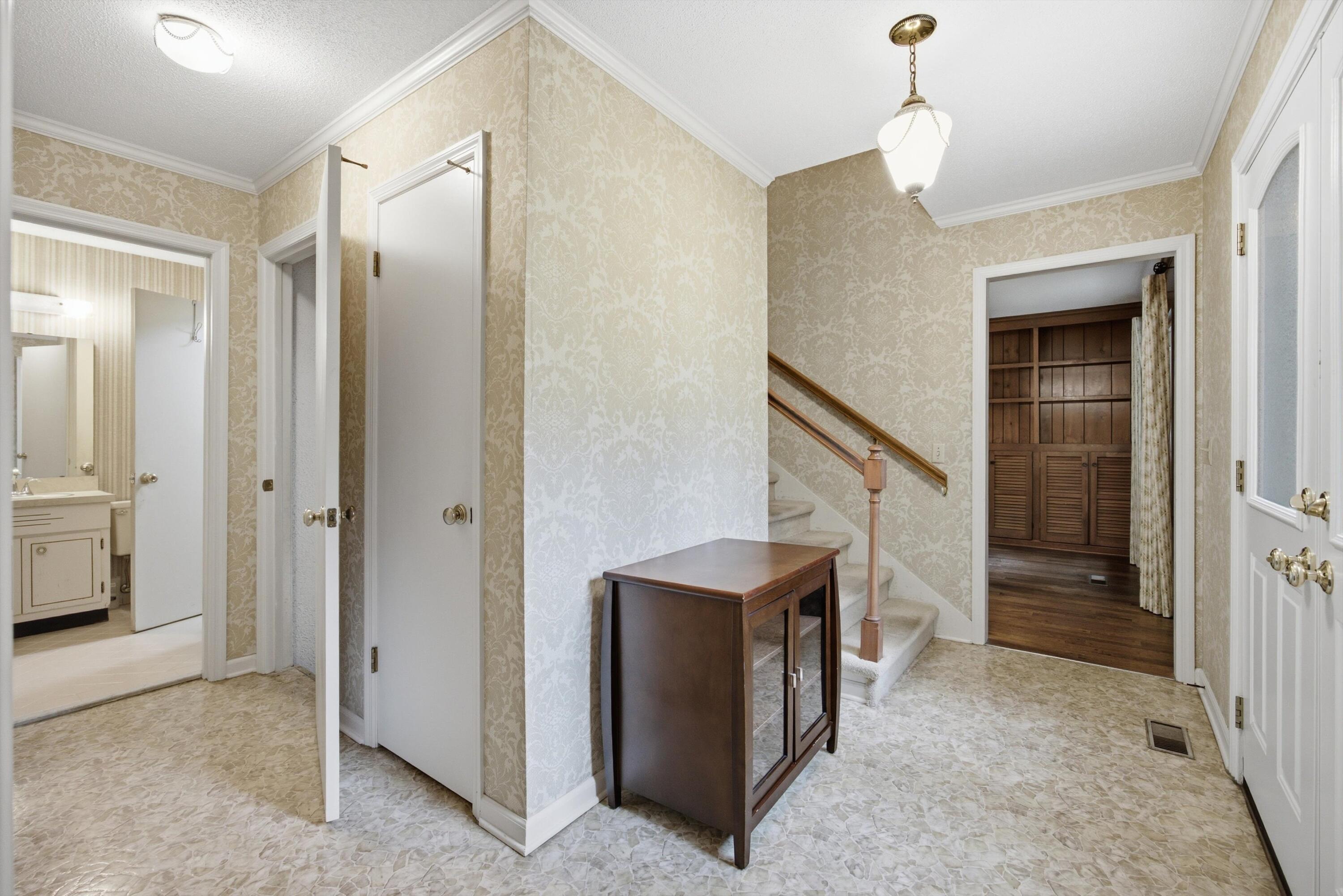 914 Glamis Circle