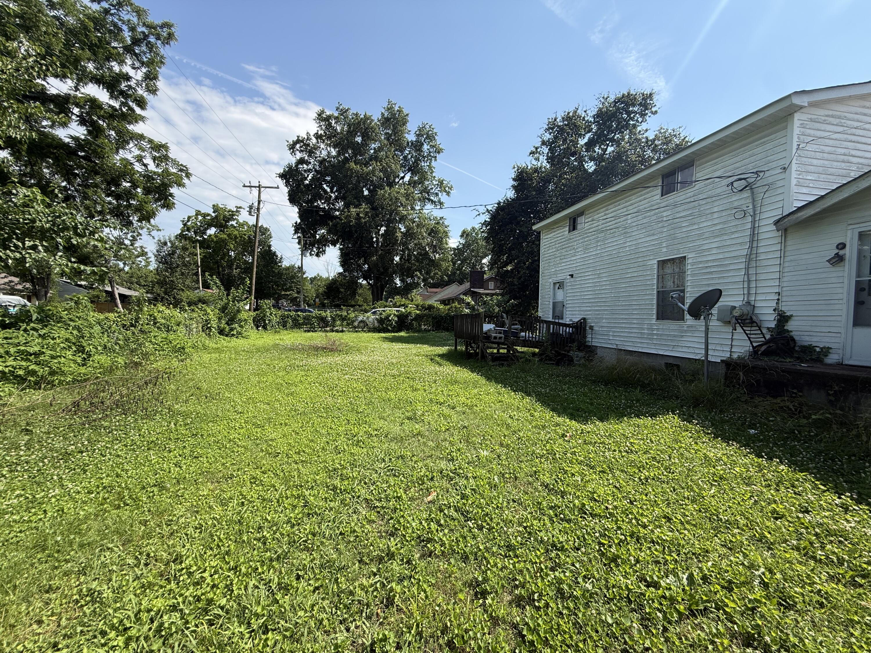 584 W State Line Road