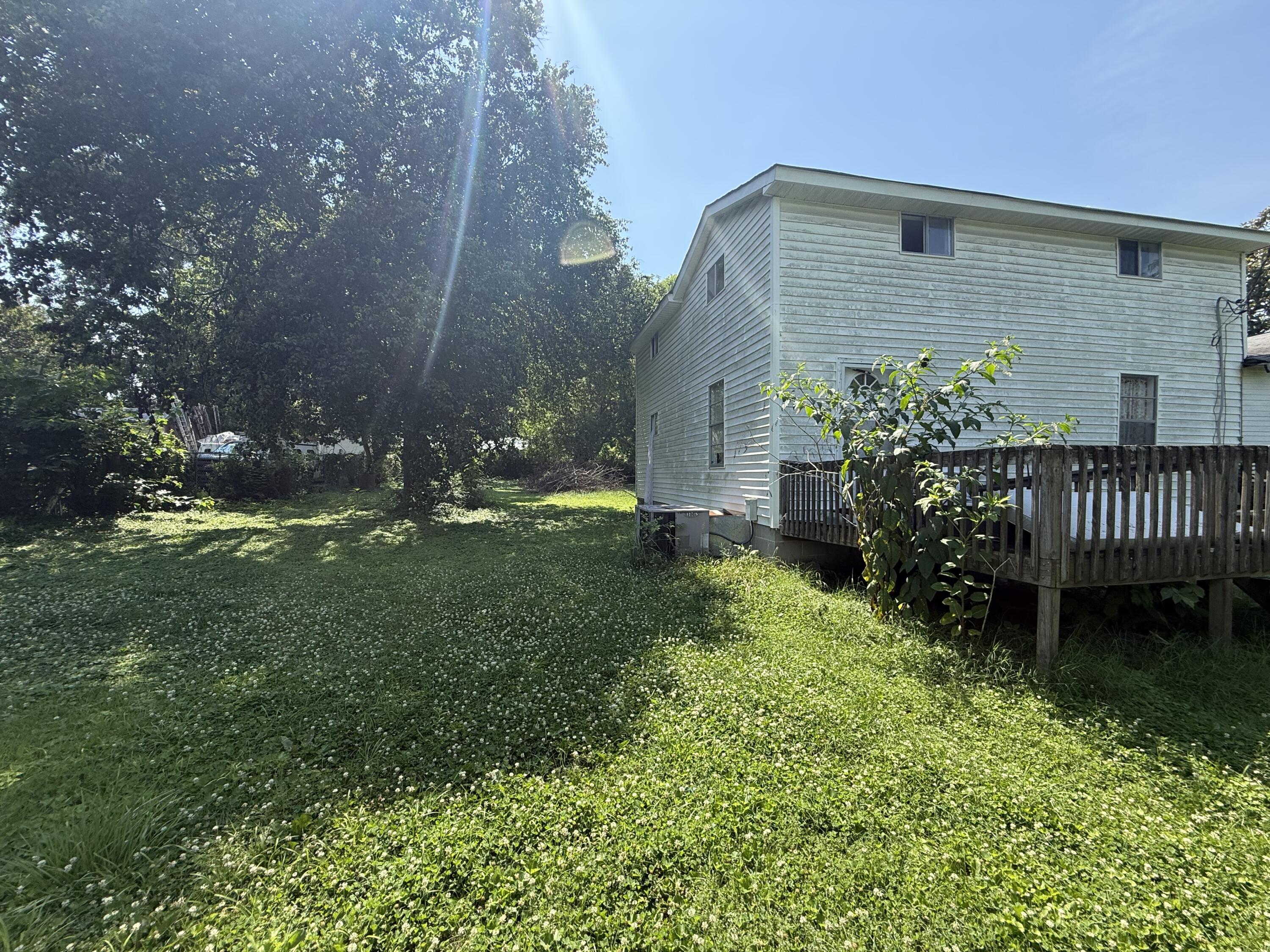 584 W State Line Road