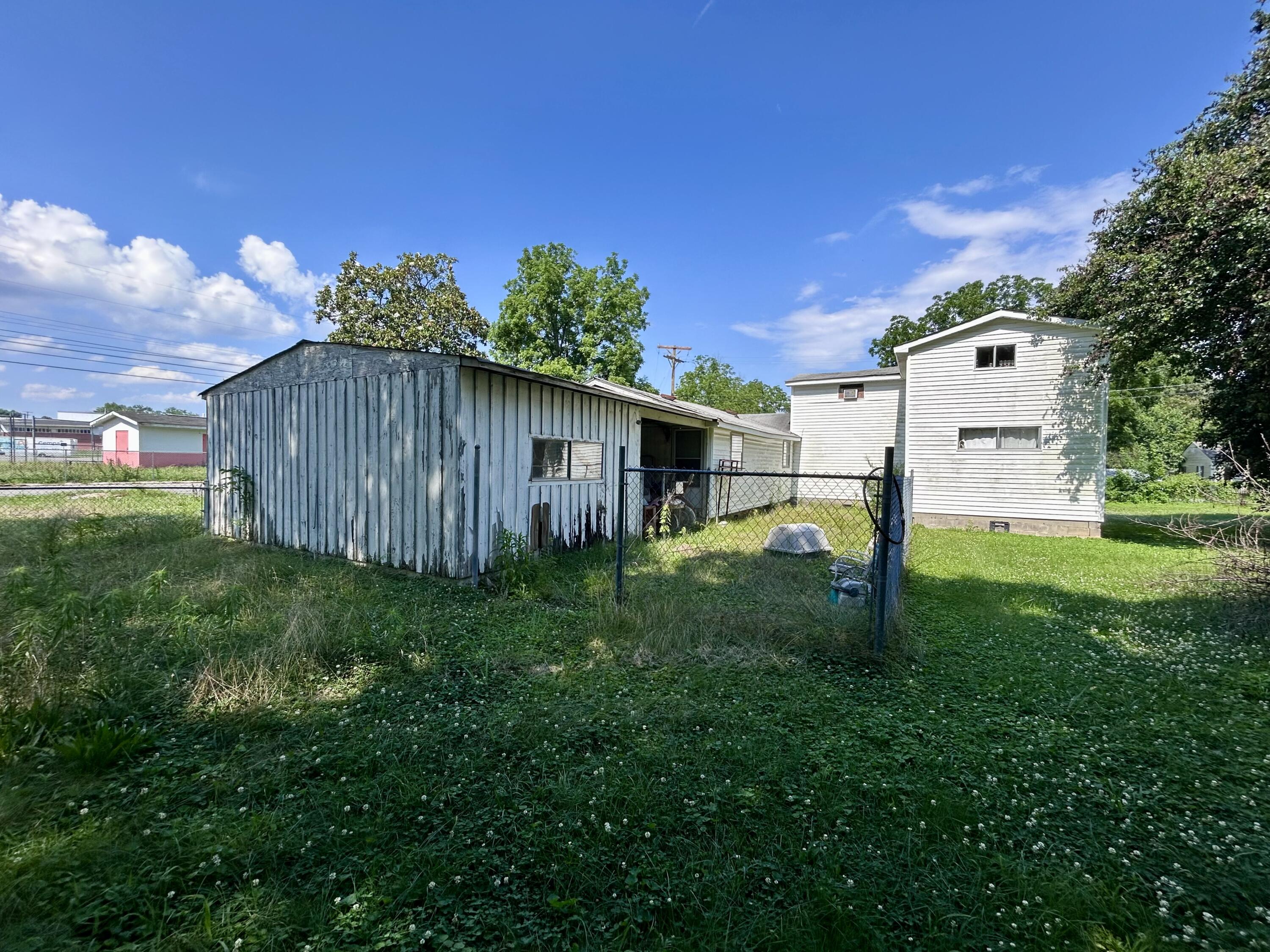 584 W State Line Road